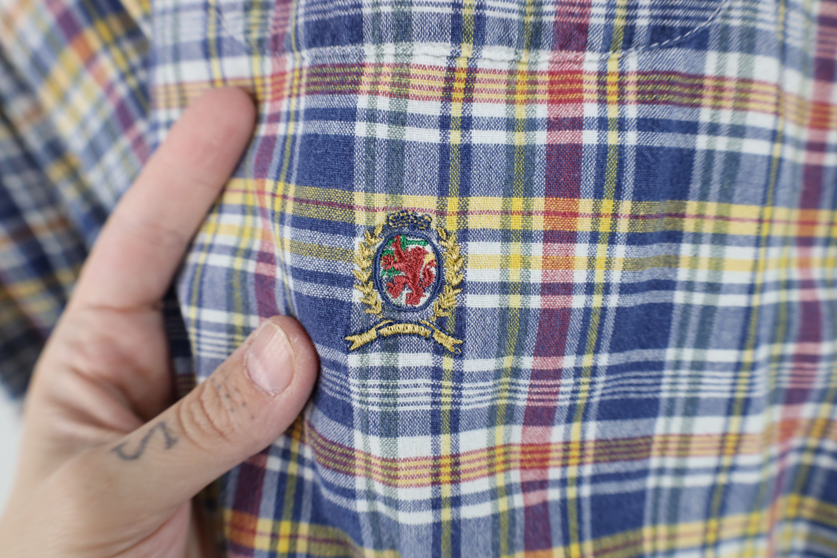 Tommy Hilfiger Vintage 90s Tommy Hilfiger Plaid Collared Button Down Shirt Size US M / EU 48-50 / 2 - 4 Thumbnail
