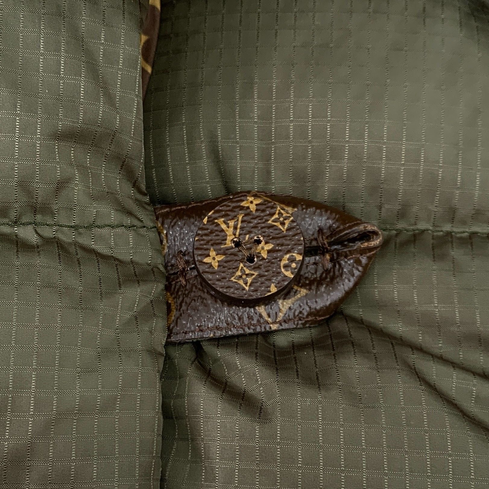 Louis Vuitton Louis Vuitton Womens Hooded Down Puffer Coat Olive Green Siz Size M / US 6-8 / IT 42-44 - 6 Thumbnail