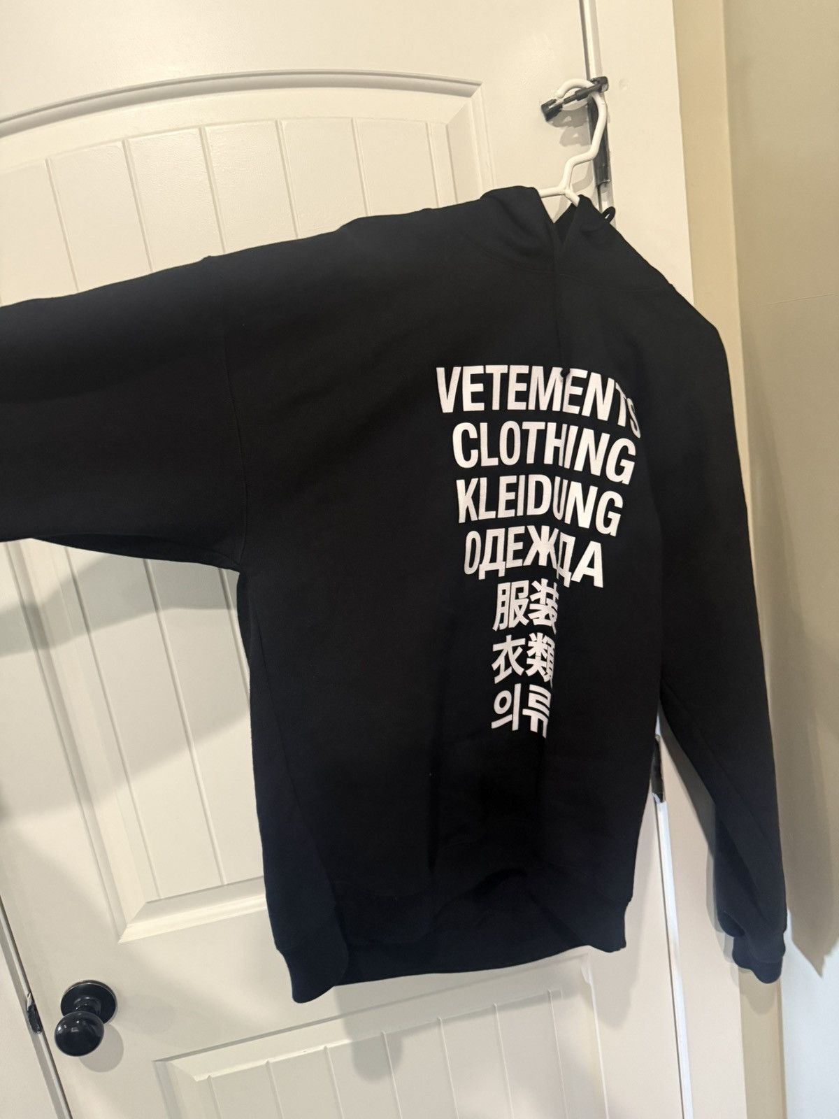 Vetements Vetements Translation Hoodie Size US S / EU 44-46 / 1 - 2 Thumbnail