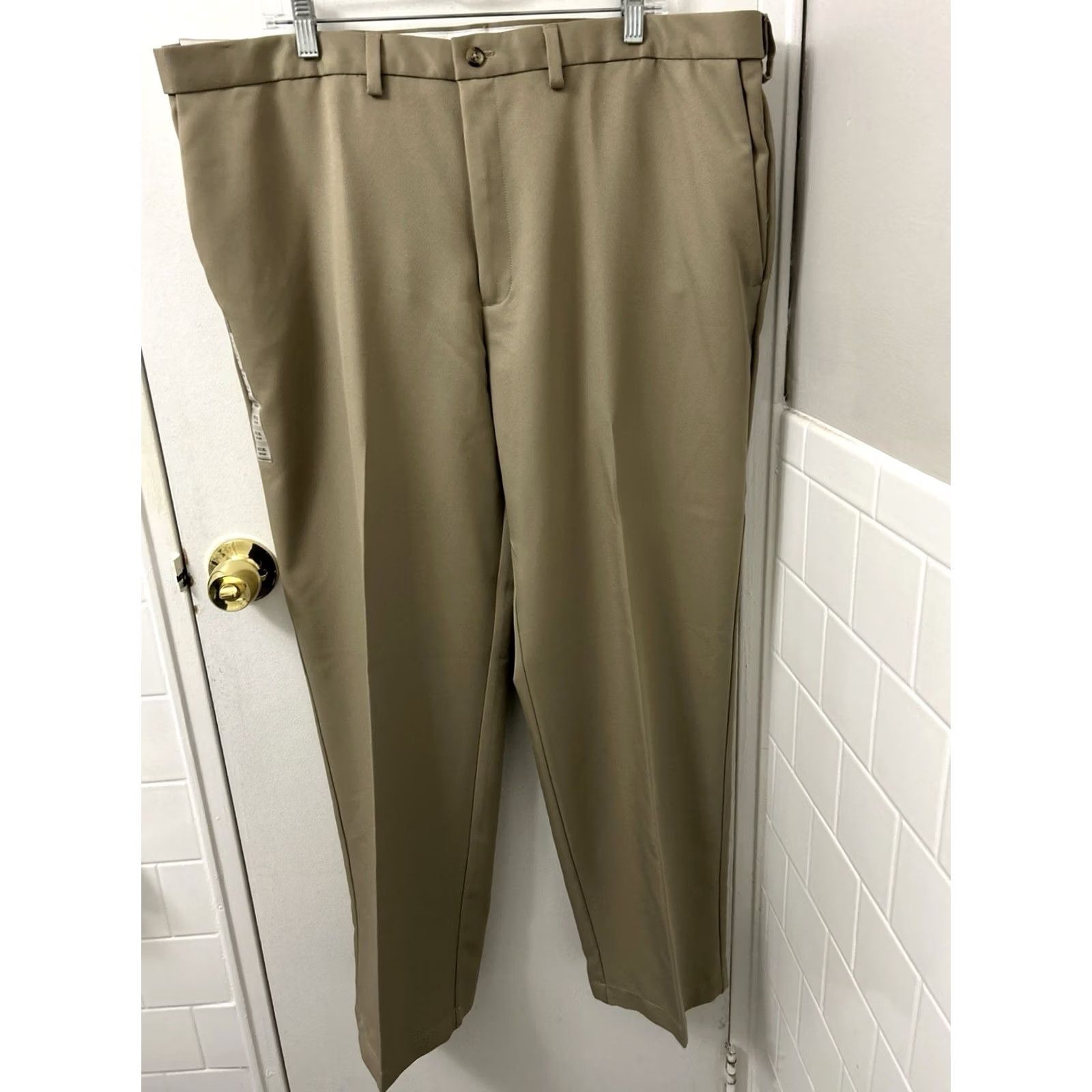 Haggar Haggar Cool 18 Pants Mens 42x30 Tan Khaki Classic Fit Flex Waist NWT MSRP 65 Size US 42 / EU 58 - 7 Thumbnail