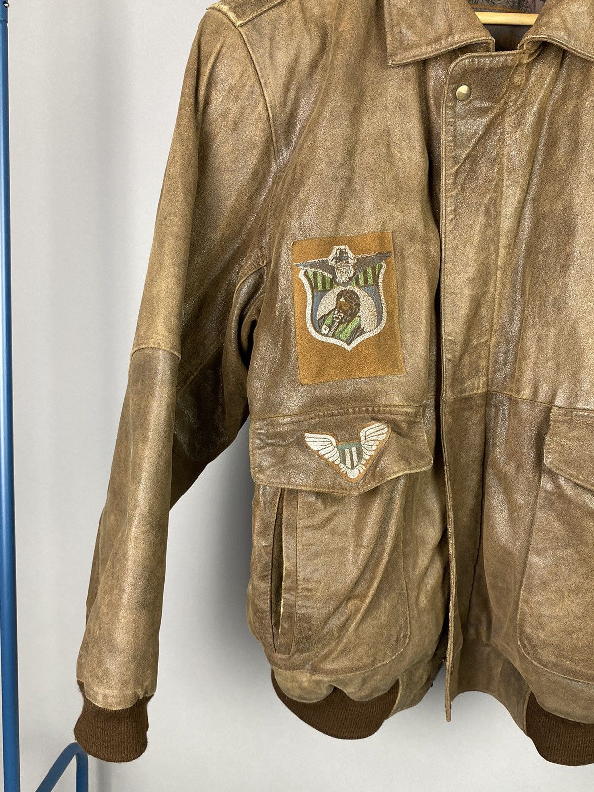 Vintage Vintage Leather Flying Bomber Jacket with Military Patches Size US L / EU 52-54 / 3 - 4 Thumbnail
