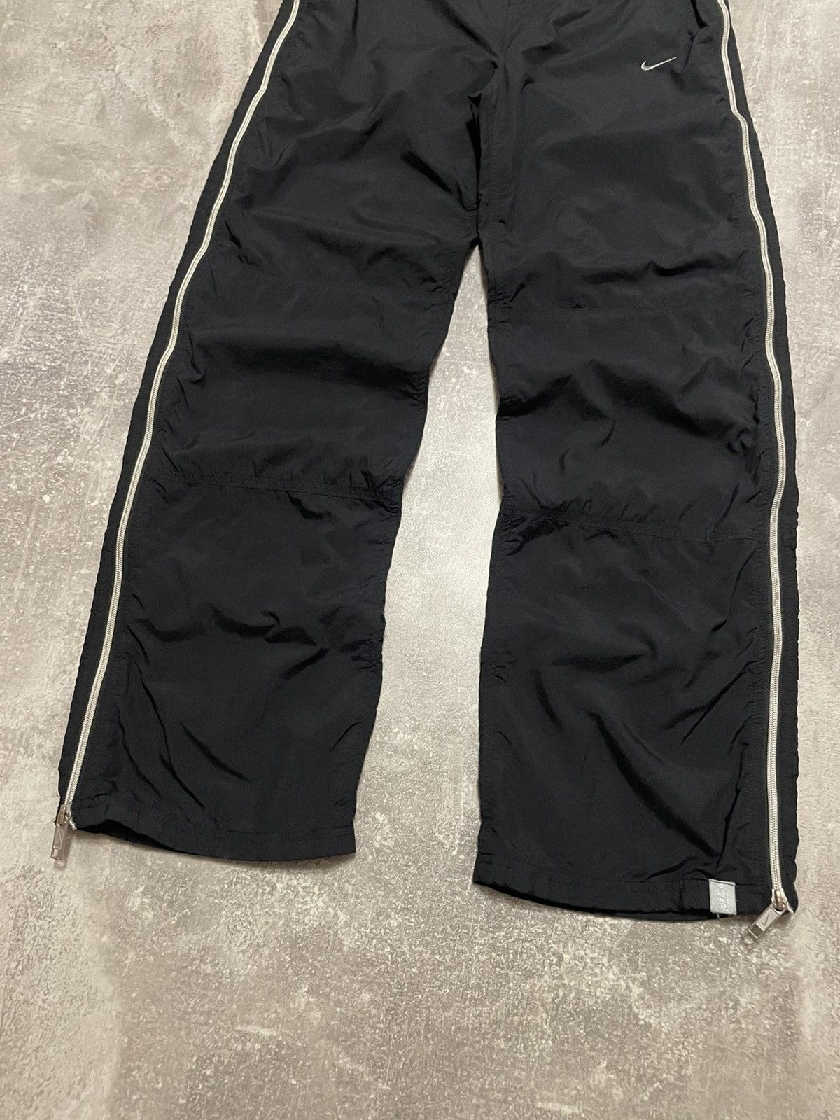Nike Vintage Nike Nylon Full Zip Track Pants Y2K Size 28" / US 6 / IT 42 - 6 Thumbnail