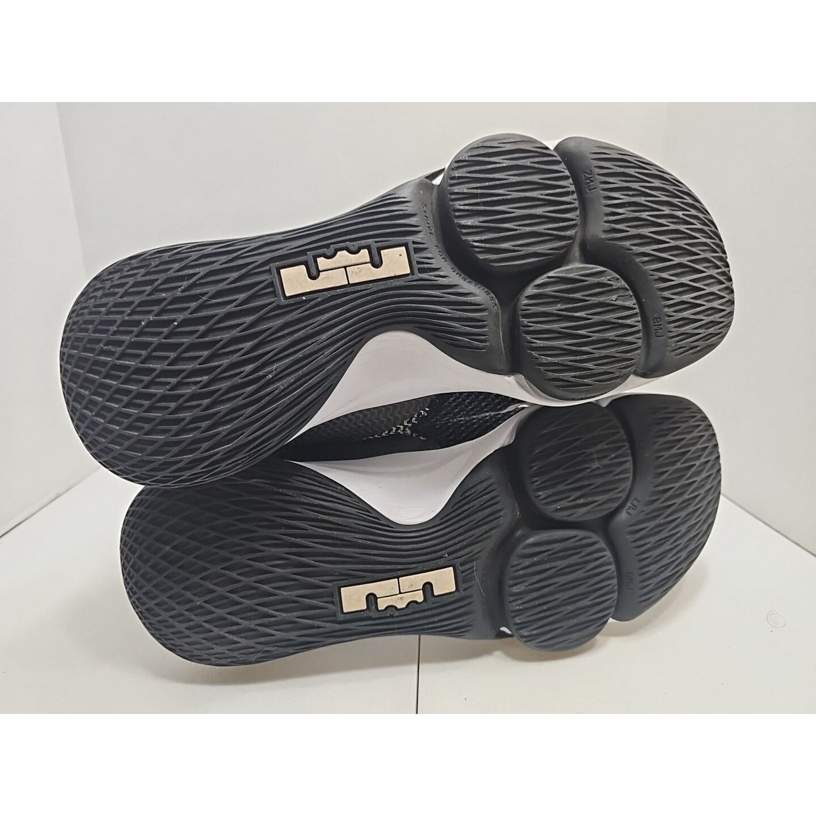 Nike Nike LeBron Witness 4 Black Mens Size 14 Basketball Sneakers Size US 14 / EU 47 - 16 Thumbnail