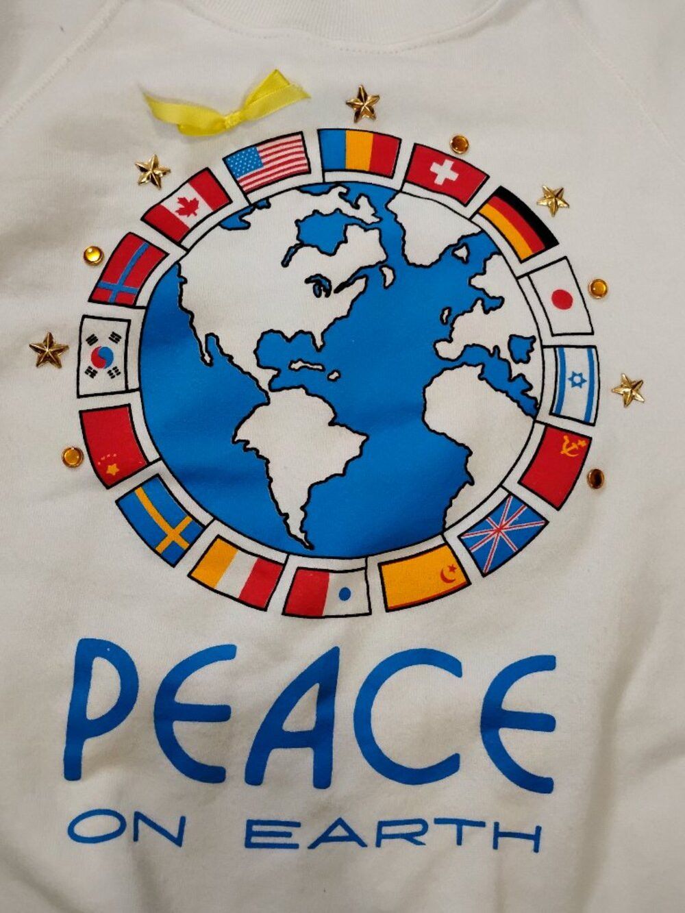 Other Vintage Peace On Earth World Flags Crewneck Sweatshirt Size US L / EU 52-54 / 3 - 1 Thumbnail