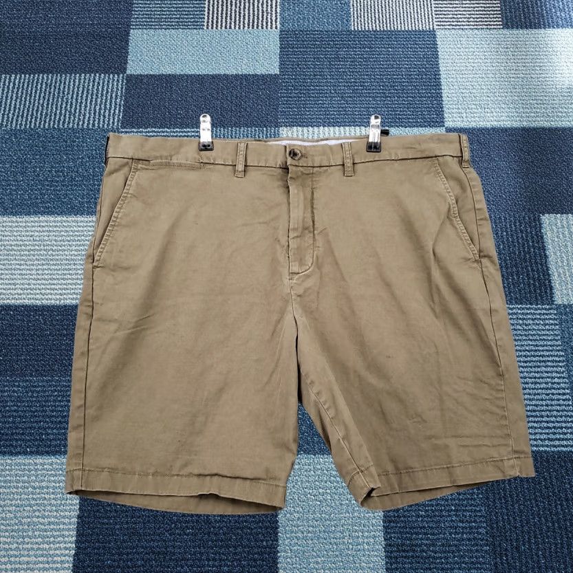 Tommy Hilfiger Tommy Hilfiger Shorts Mens 42 Brown Bermuda Mid Rise Zip Fly Cotton Chino Size US 42 / EU 58 - 1 Thumbnail