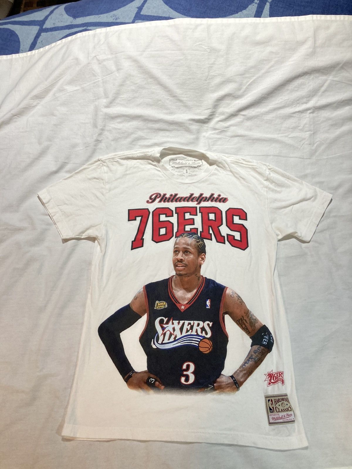 Mitchell & Ness Allen Iverson Philadelphia 76ers T-shirt