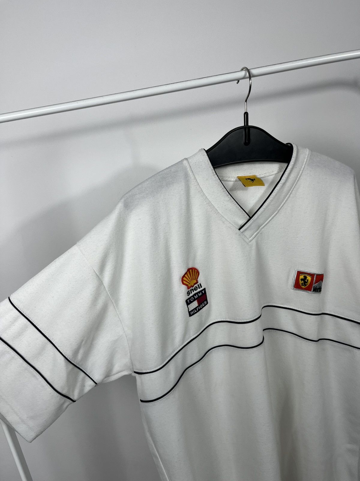 Ferrari Vintage 1996 Ferrari F1 Shell Marlboro Racing White T-Shirt Size US L / EU 52-54 / 3 - 7 Thumbnail