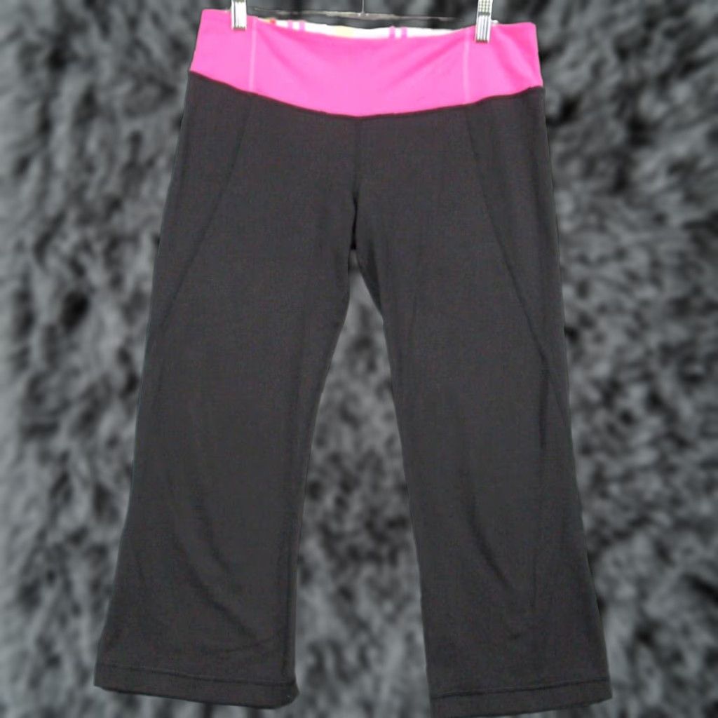 Lululemon Lululemon Capri Pants 8 Womens Slit Cropped Activewear Black Pink Waistband Logo Pants Women 8 Pink Slit Cropped Capri Logo Activewear Size 30" / US 8 / IT 44 - 1 Thumbnail