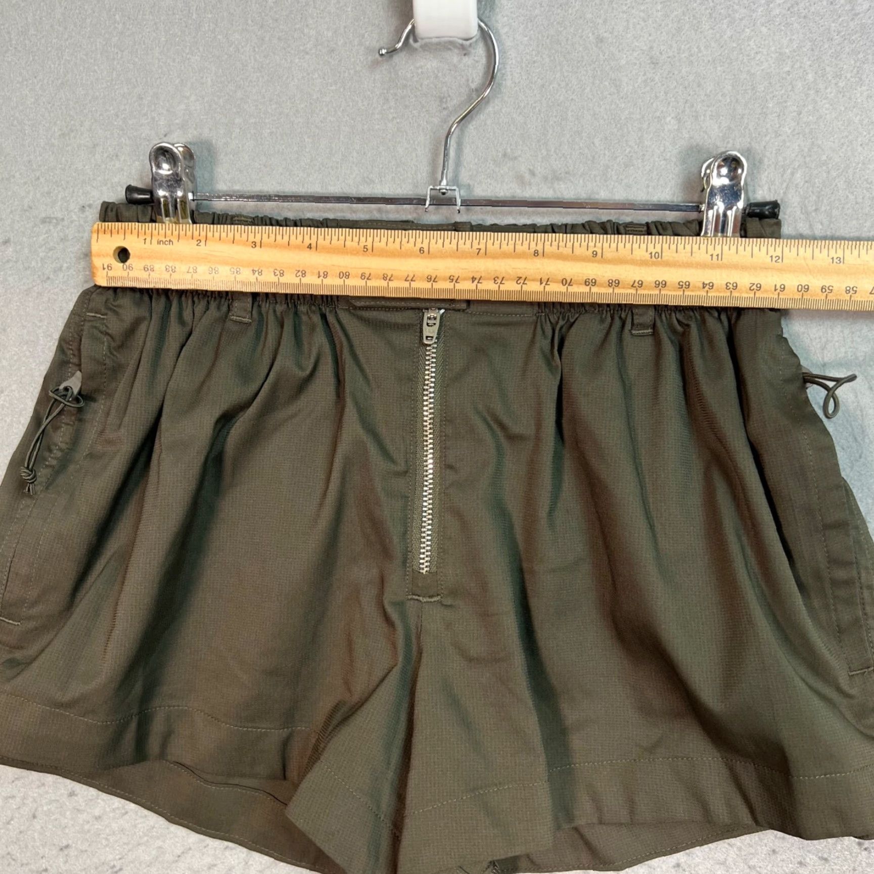 Girlfriend Collective VINTAGE Girlfriend Collective Womens 2XS Olive Green Zip Pleated Shorts Bermuda Casual Womens Size 24" / US 00 / IT 34 - 4 Thumbnail