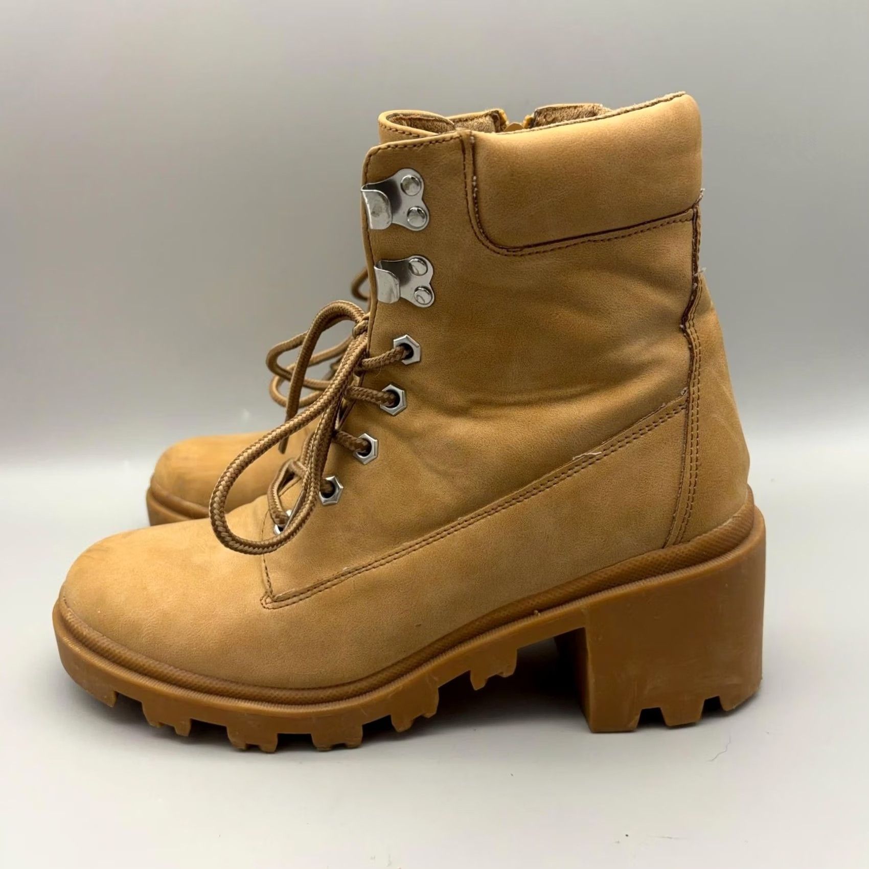 Vintage Madden Girl Boots Womens 8.5 Brown Ankle Combat Lug Sole Block Heel Casual Fall Womens Boots Size US 9 / IT 39 - 4 Thumbnail