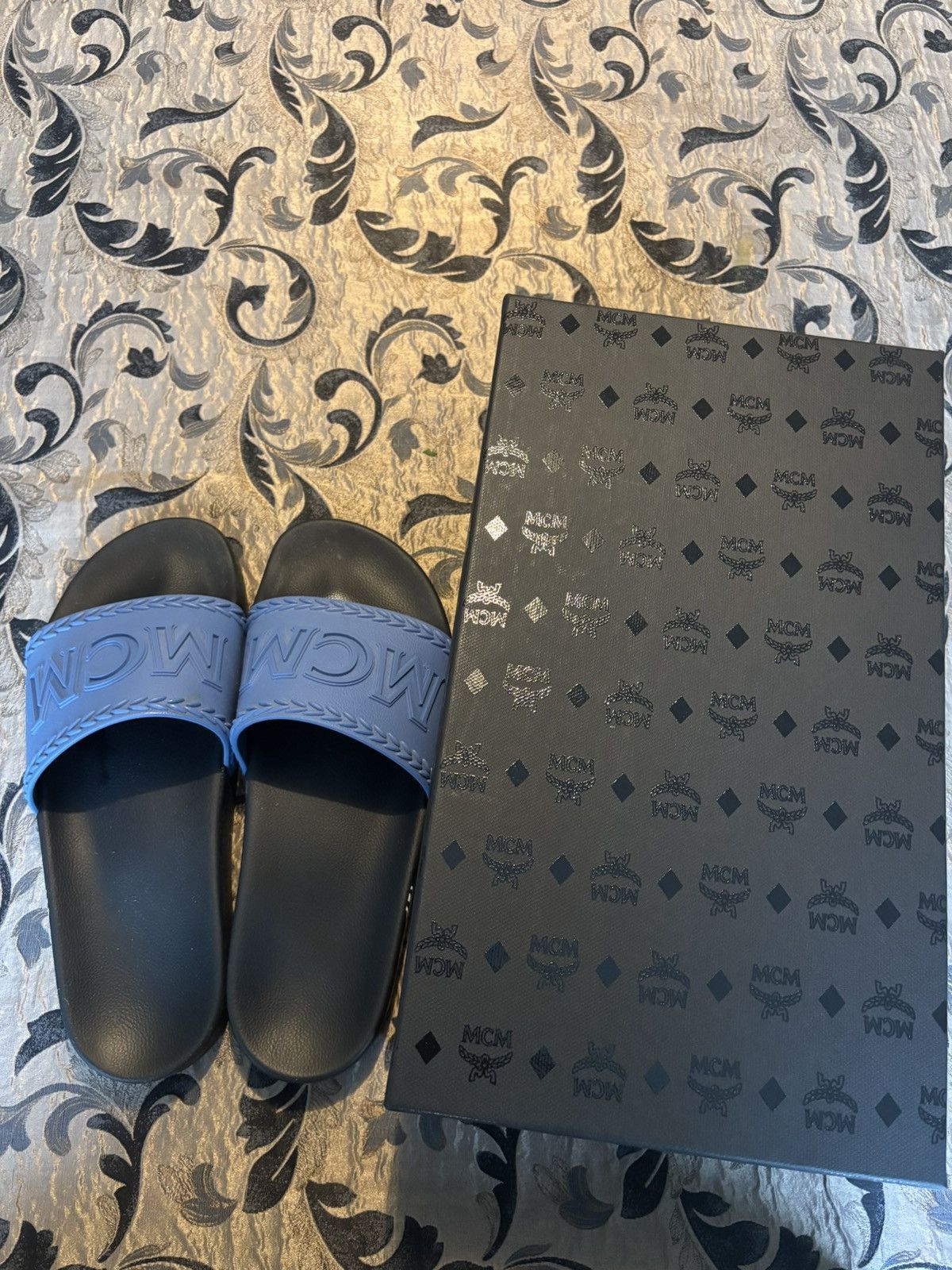 MCM MCM sliders Size US 10 / EU 43 - 1 Thumbnail
