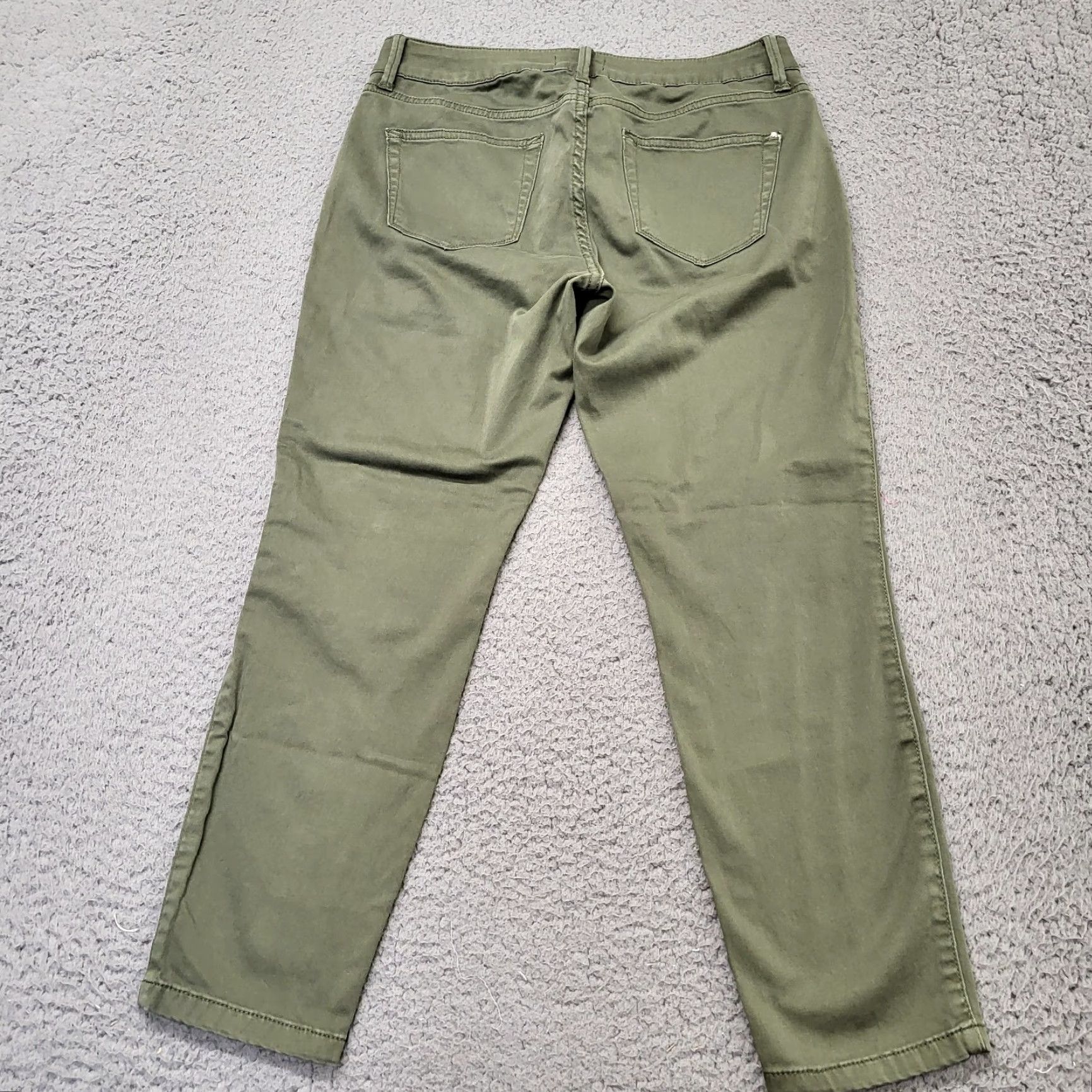 Olive a.n.a. A New Approach Women's Size 6 Petite Olive Green Cargo Pants Cropped Zip Size 28" / US 6 / IT 42 - 3 Thumbnail