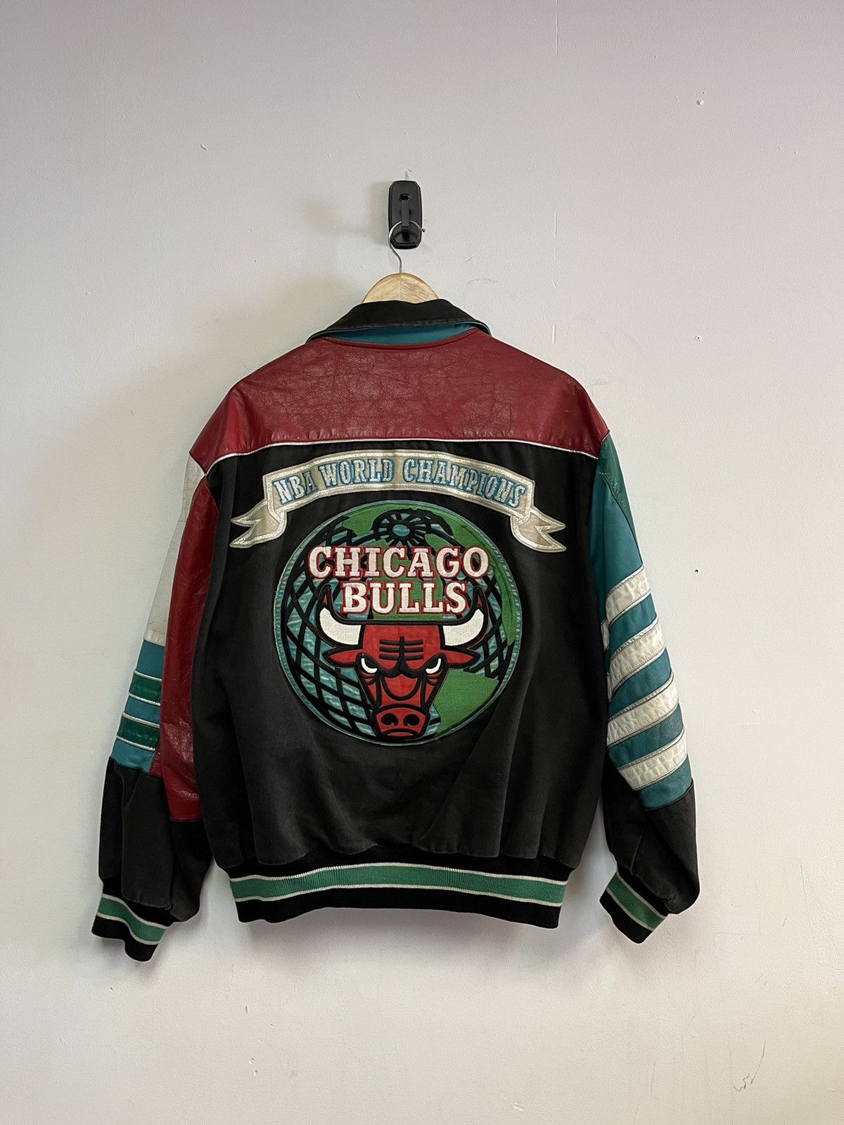 Jeff Hamilton 90’s Jeff Hamilton Chicago Bulls Jacket Size US XL / EU 56 / 4 - 1 Thumbnail