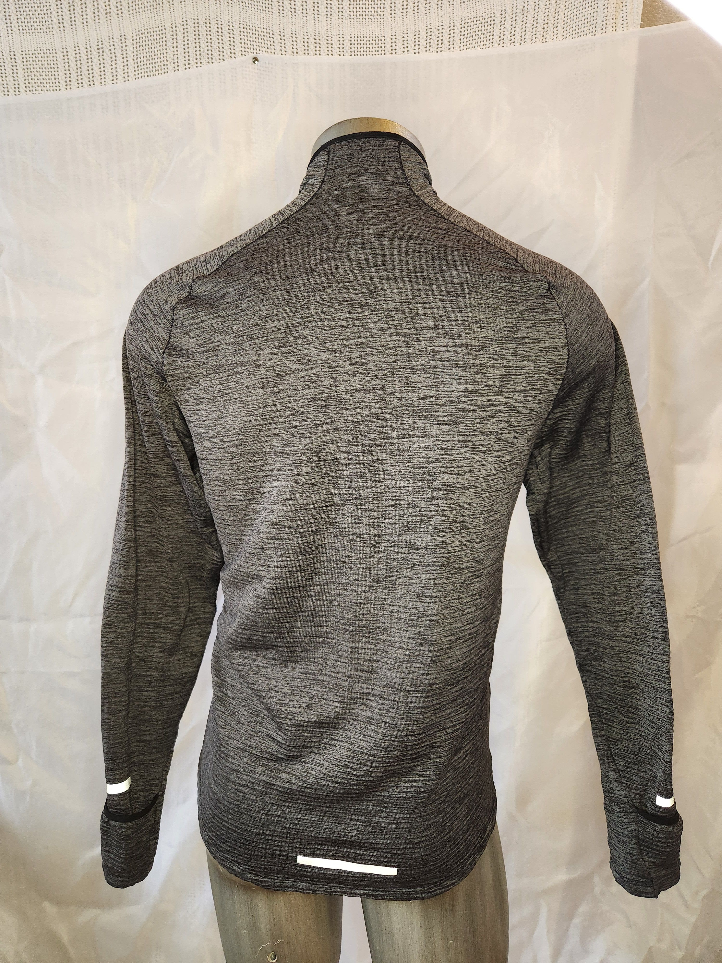 Nike dri-fit thumbhole sleeve reflective Size US L / EU 52-54 / 3 - 5 Thumbnail
