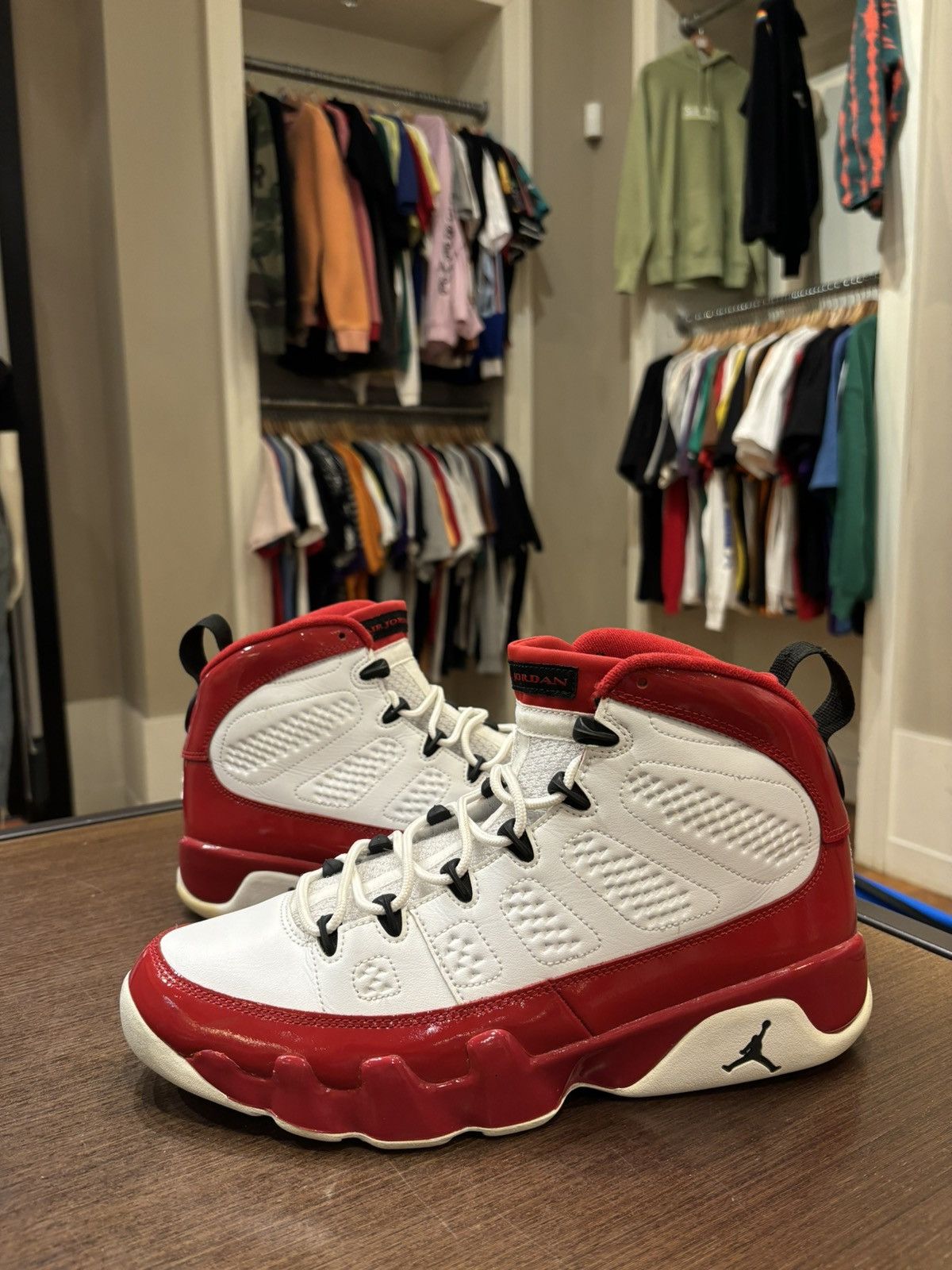 Jordan Retro White Gym Red
