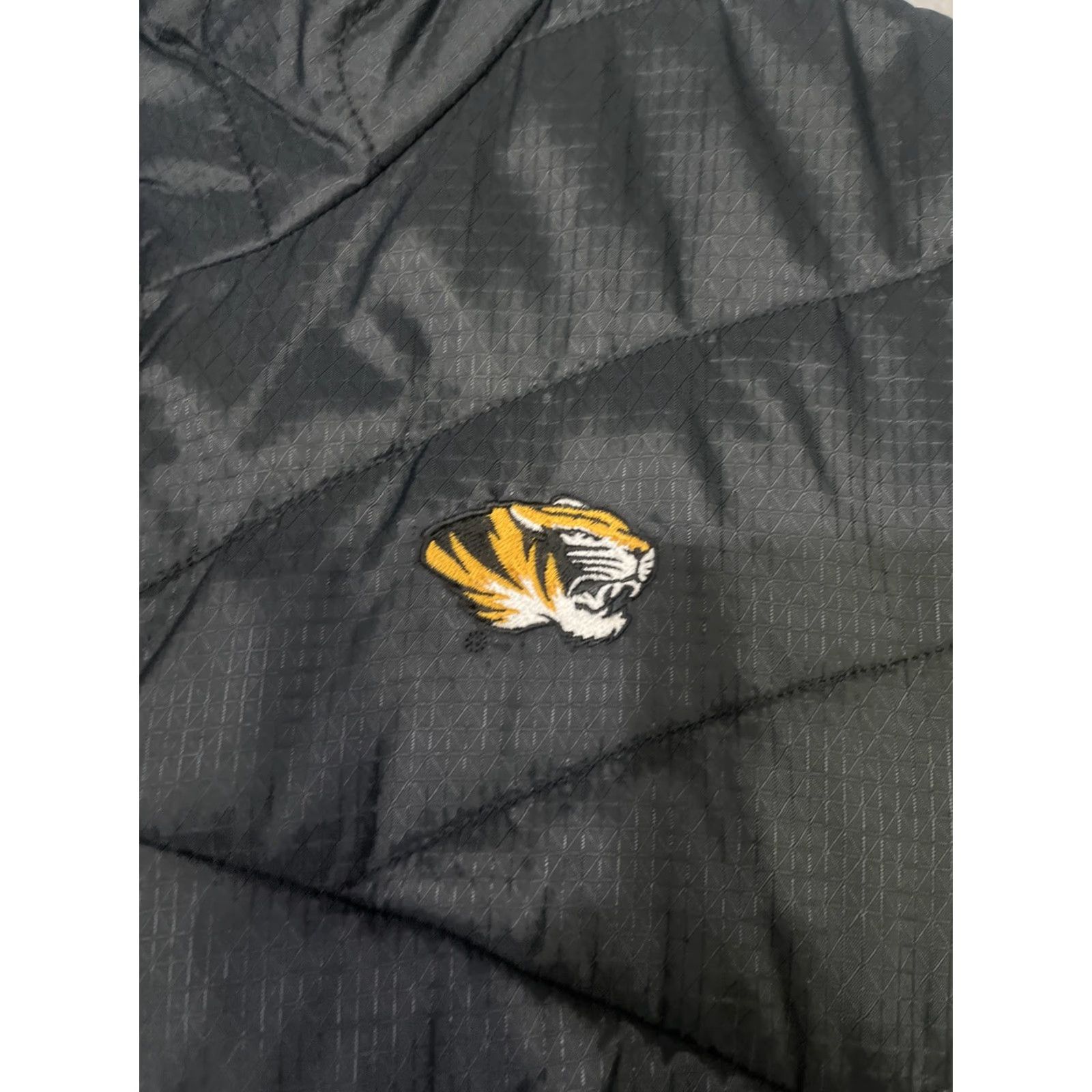 Vintage Mizzou Tigers Columbia Black Puffer Jacket Womens Size M Missouri Columbia Jacket Black Puffer Womens M Tigers Size M / US 6-8 / IT 42-44 - 2 Thumbnail
