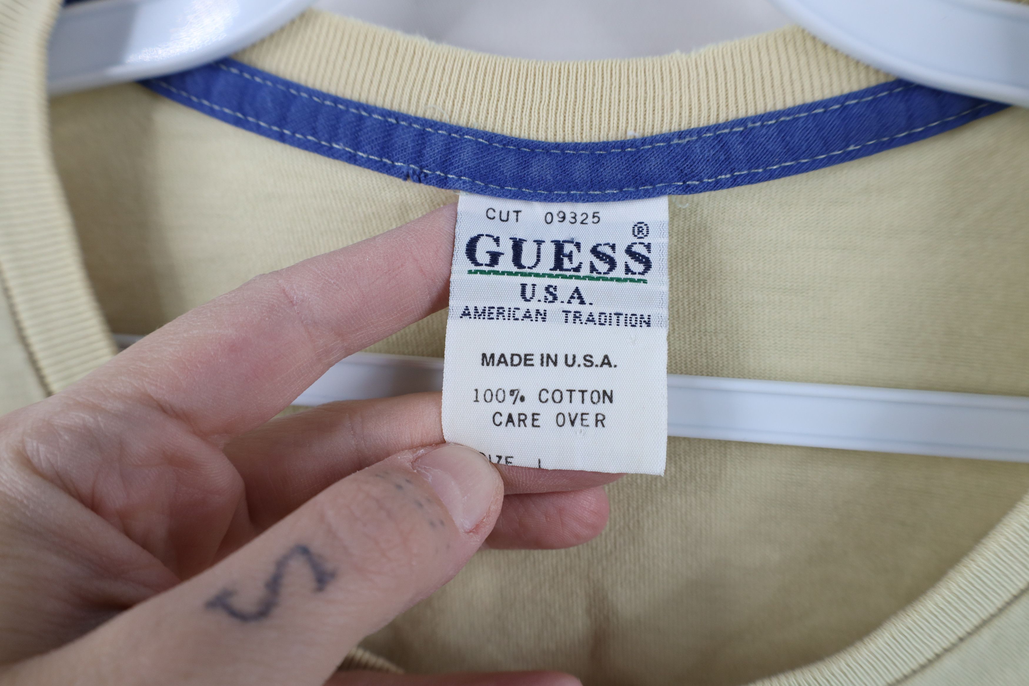 Guess Vintage 90s Guess Spell Out USA Pocket T-Shirt Cotton USA Size US L / EU 52-54 / 3 - 8 Thumbnail