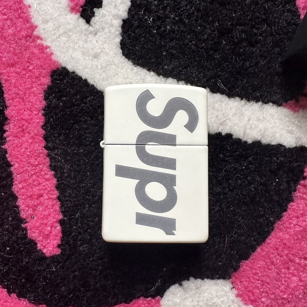 Supreme × Zippo Supreme glow in the dark zippo brand new never used Size ONE SIZE - 8 Thumbnail