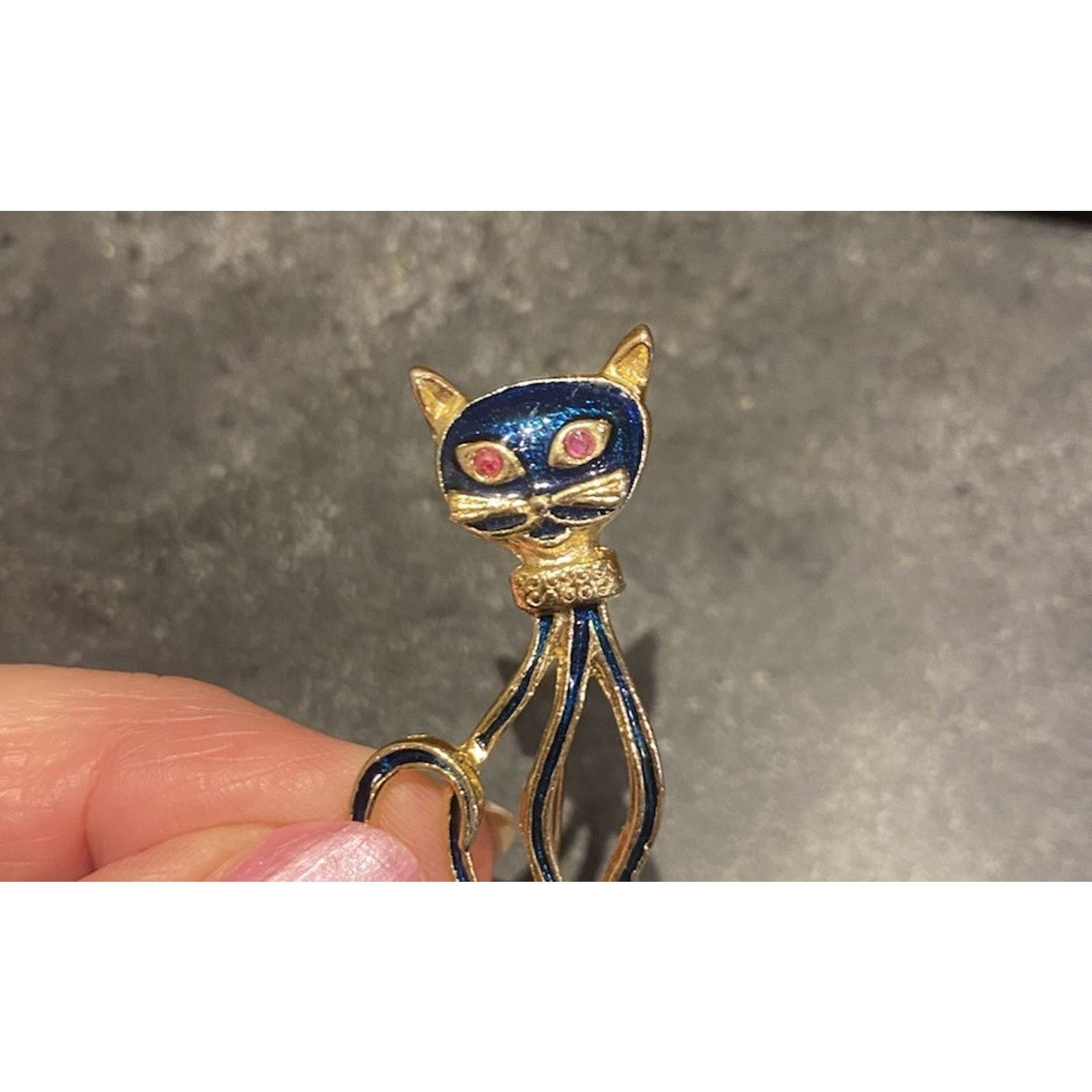 Vintage VTG enamel gold tone Cat Brooch with ruby red eyes D1 Size ONE SIZE - 2 Thumbnail