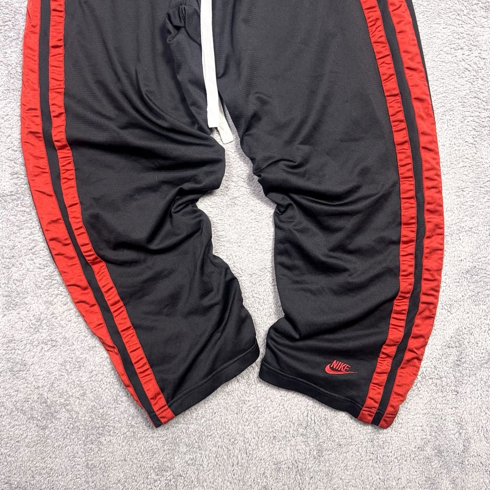 Nike VINTAGE Nike Track Pant Men XL Striped Black Nylon Baggy Sweatpants Jersey Nike Air Lightweight Pockets Elastic Waist Size US XL / EU 56 / 4 - 2 Thumbnail