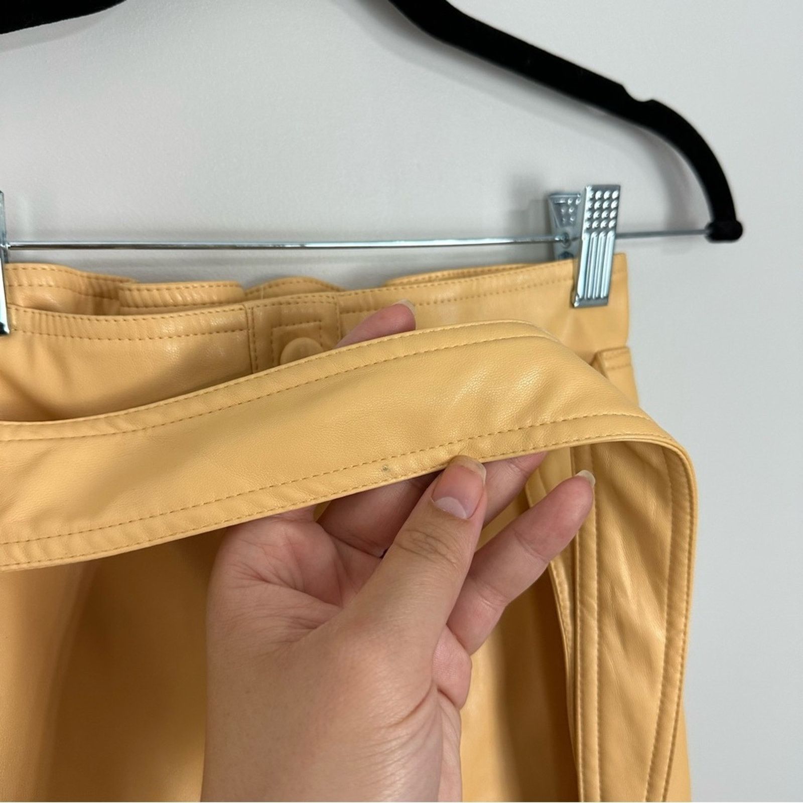 Urban Outfitters NWT Urban Outfitters Faux Leather Belted Mini Skirt Peach XS Size 26" / US 2 / IT 38 - 12 Thumbnail