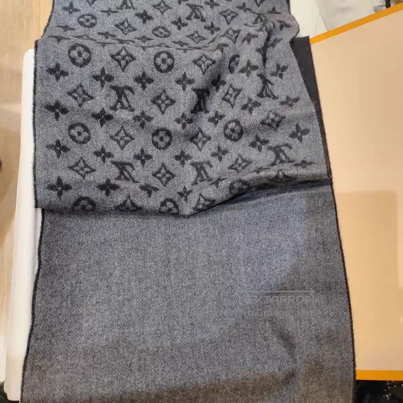 Louis Vuitton Louis Vuitton scarf Size ONE SIZE - 2 Thumbnail