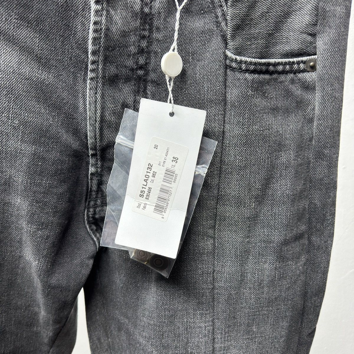 Maison Margiela Maison Margiela Reconstructed Denim Jeans Size 26" / US 2 / IT 38 - 12 Thumbnail