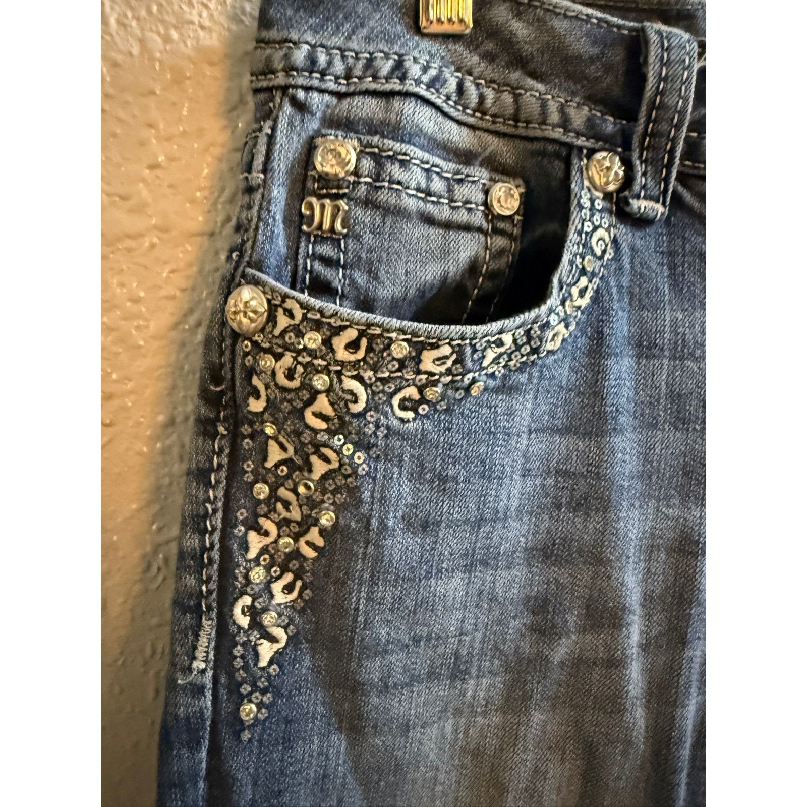Miss Me Miss Me Leopard Print Sequin Flap Pocket Easy Capri SZ 29 Size 29" - 2 Thumbnail