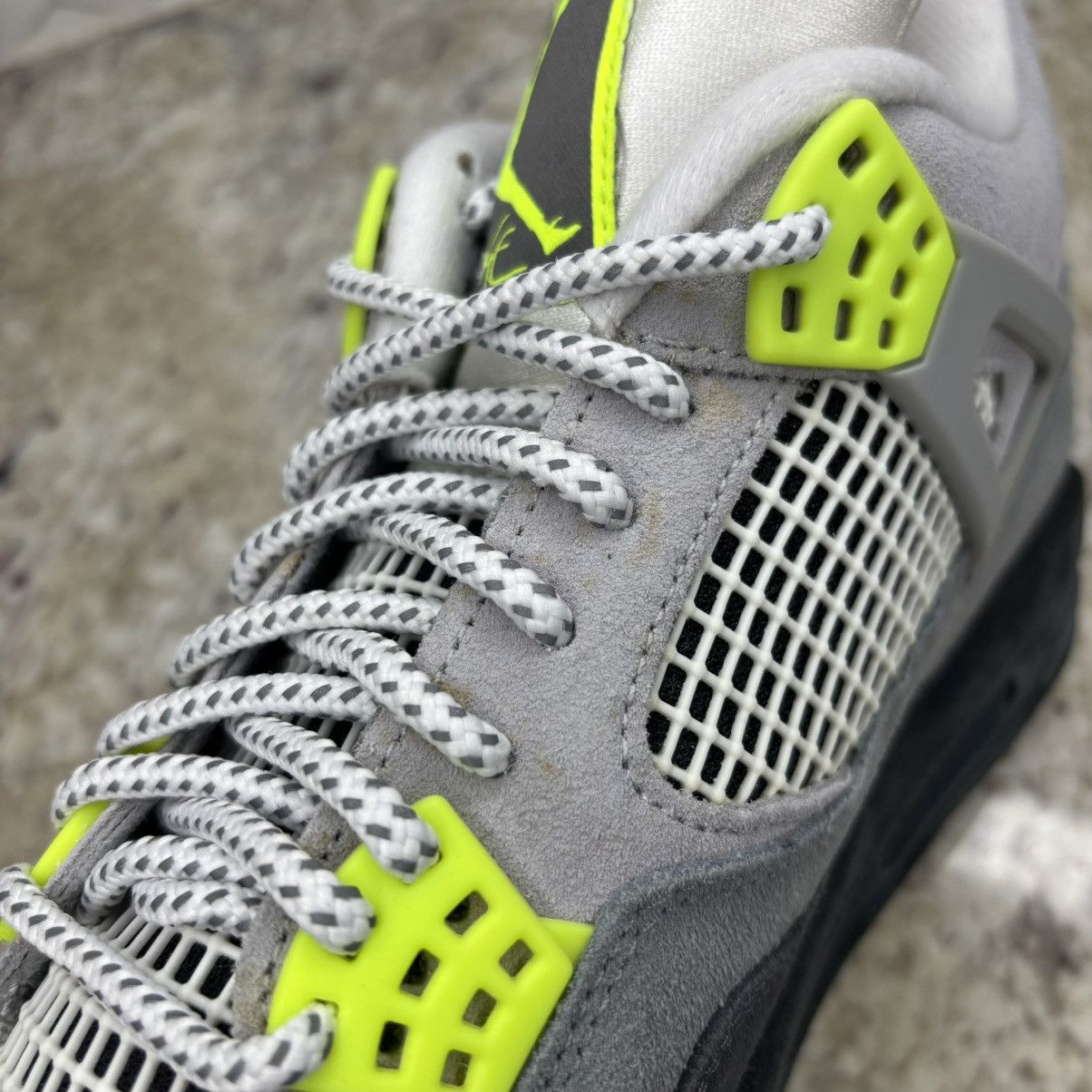Jordan Brand Size 11 - Jordan 4 Retro SE Mid Neon 95 NEW WITH DEFECTS Size US 11 / EU 44 - 5 Thumbnail