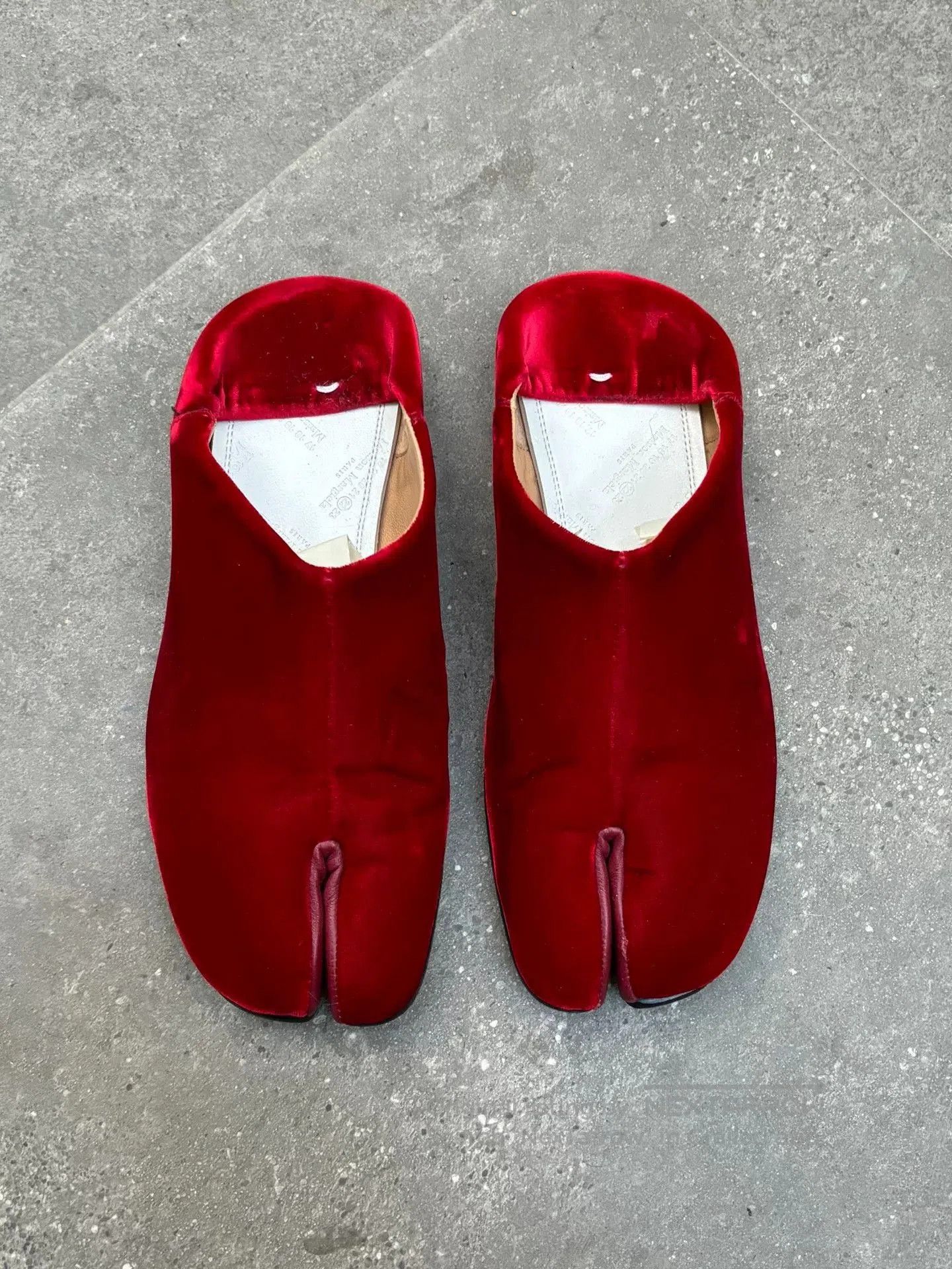 Maison Margiela Maison Margiela Red Velvet Tabi Shoes. Size US 7 / IT 37 - 3 Thumbnail