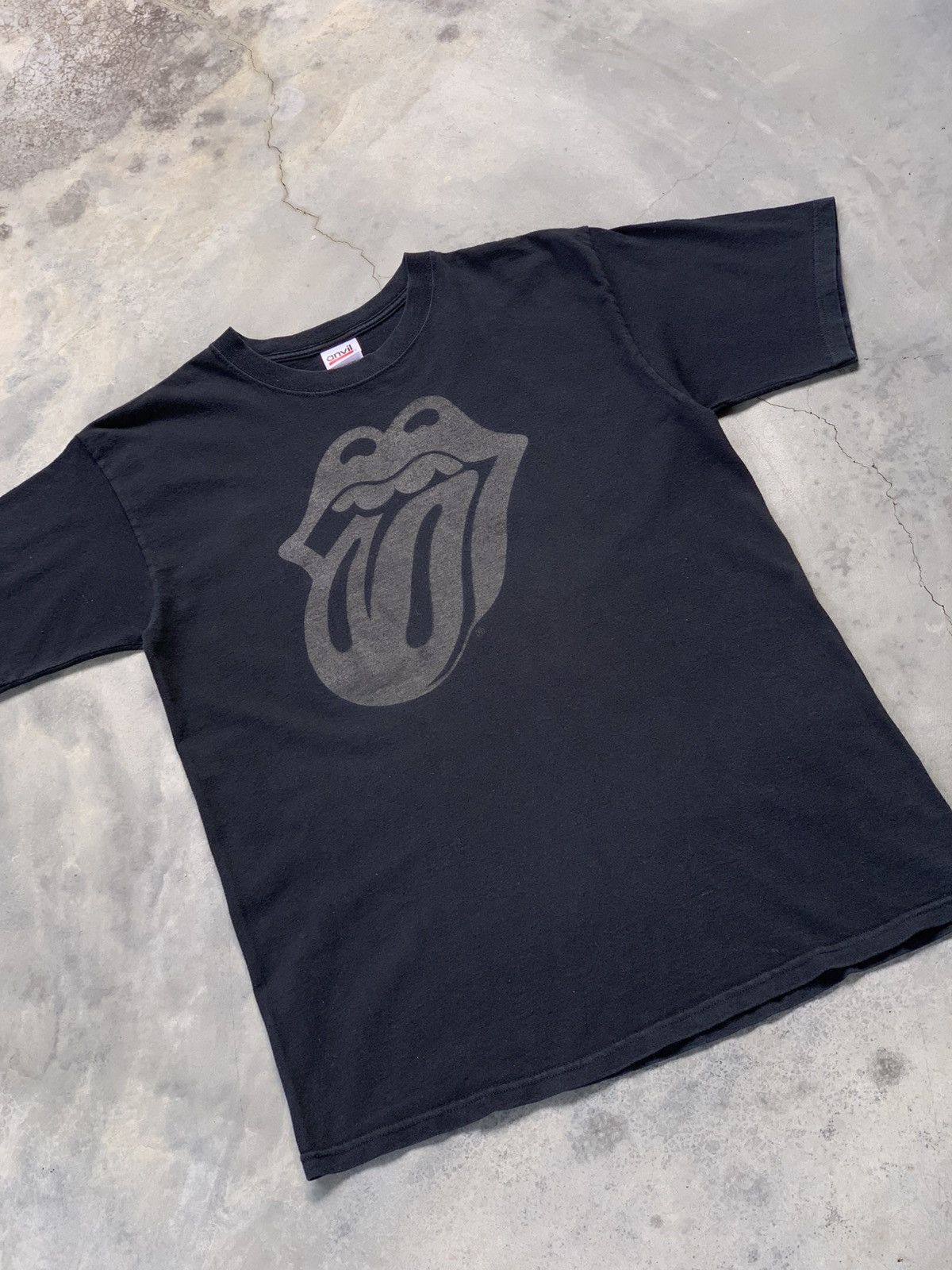 Vintage 2006 The Rolling Stone Tongue All Black Tour Tshirt