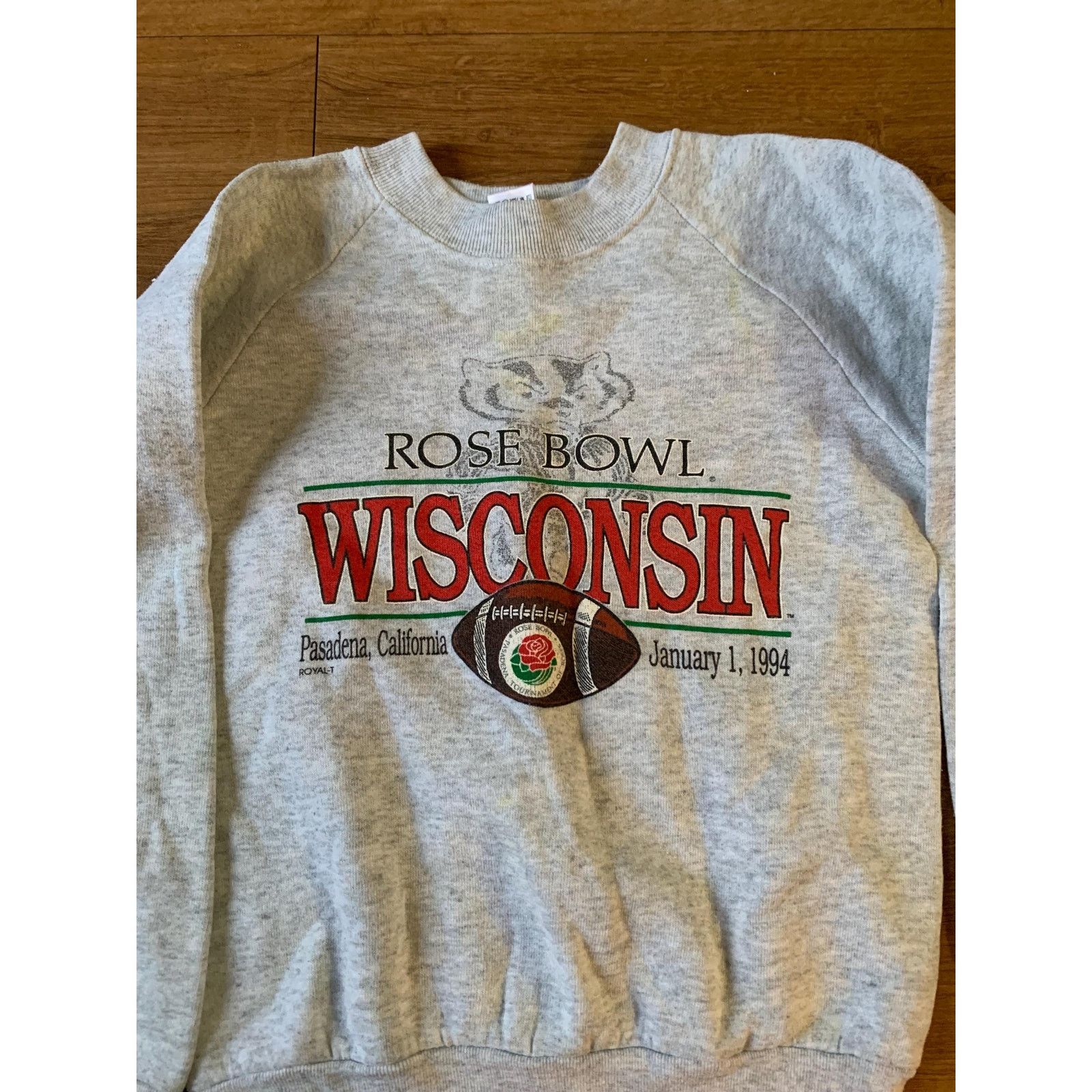 Fruit Of The Loom Vintage Wisconsin badgers Sweatshirt size youth medium 1990s Size L / US 10 / IT 46 - 2 Thumbnail