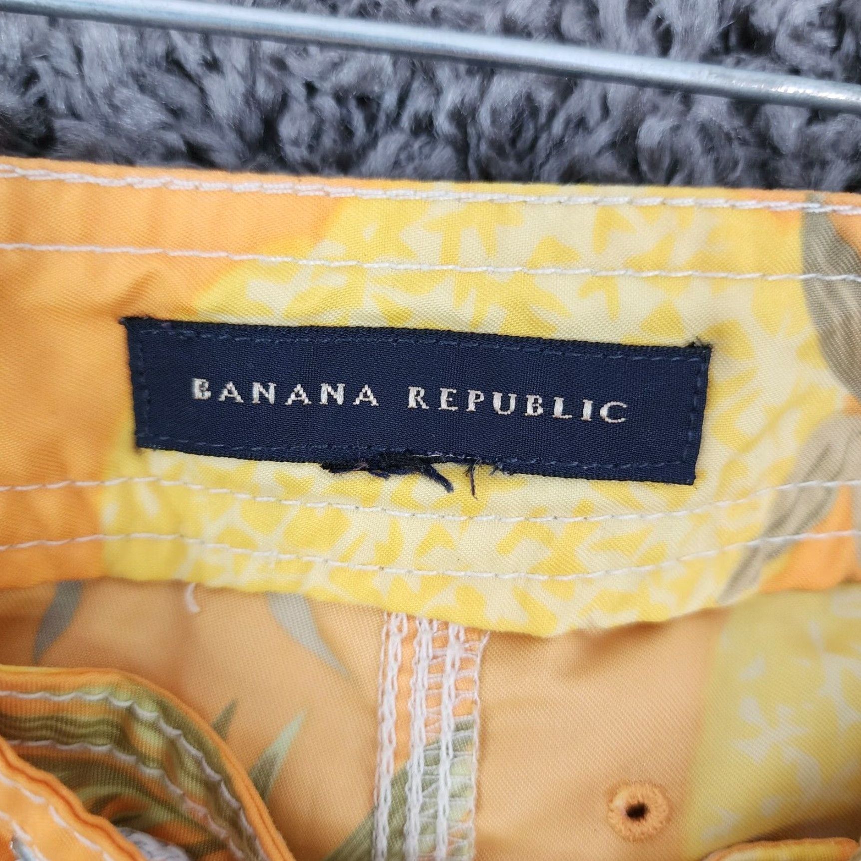Banana Republic Banana Republic Shorts Mens Orange Fruit Board Shorts 34 Regular Size US 34 / EU 50 - 4 Thumbnail