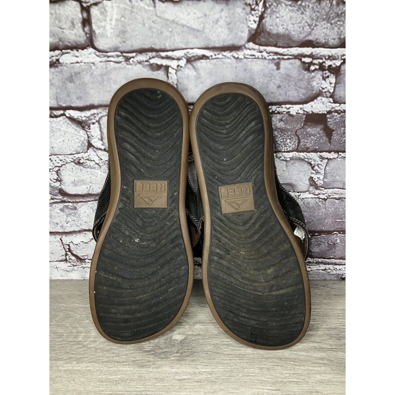 REEF Reef Gray Synthetic Flip-Flops ￼Casual Beach Sandals Men Sz Size US 11 / EU 44 - 7 Thumbnail