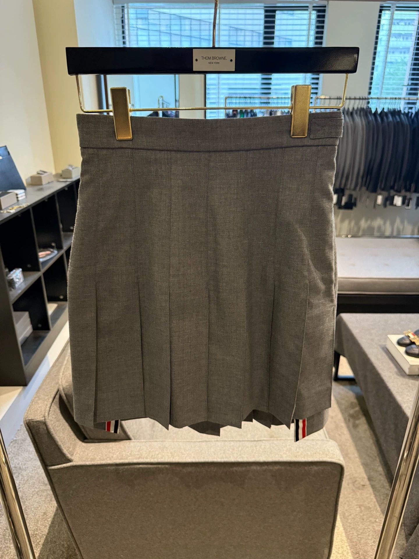 Thom Browne Thom Browne Women's Classic Mid-Gray PleatedSkirt Size 40 Size 27" / US 4 / IT 40 - 1 Thumbnail