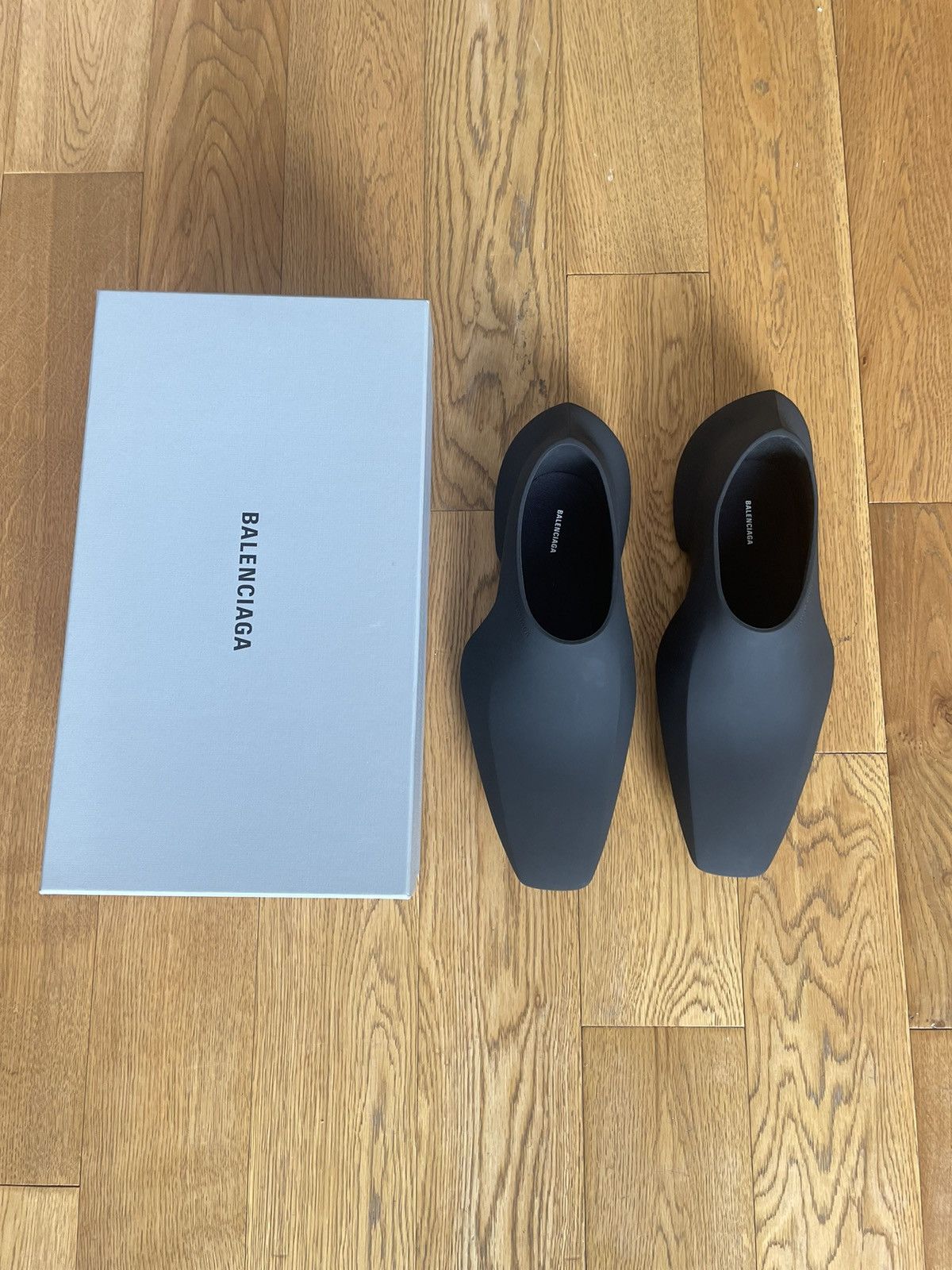 Balenciaga Never worn Matt Black Balenciaga Space shoes Size US 10 / EU 43 - 1 Thumbnail