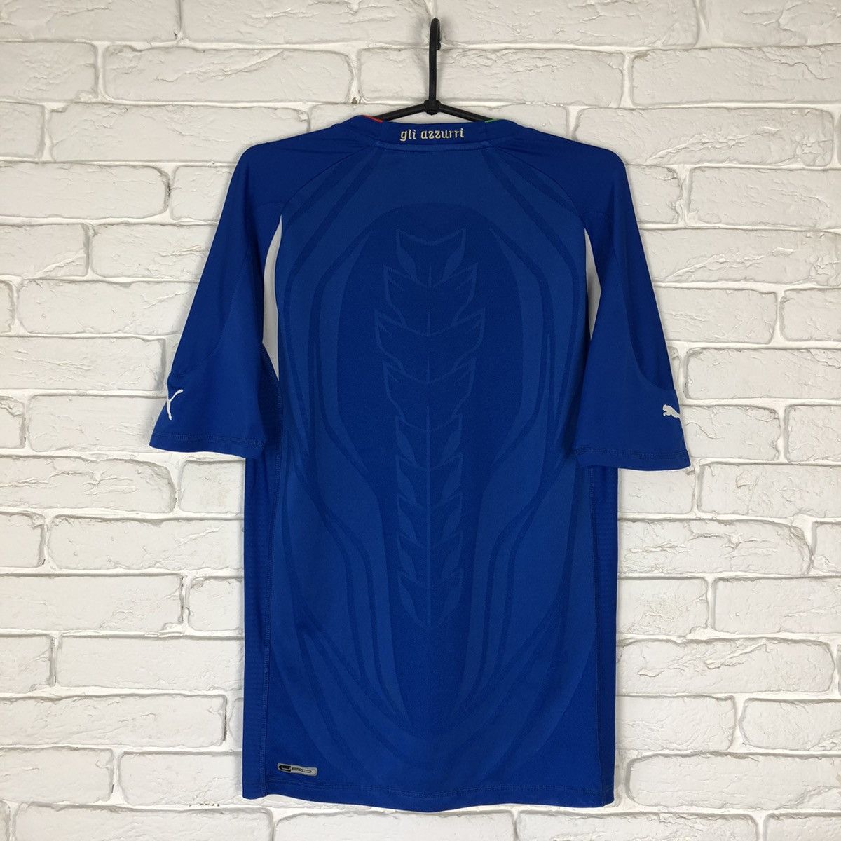 Puma × Vintage Italy national team 2010 2011 home jersey Size US M / EU 48-50 / 2 - 4 Thumbnail