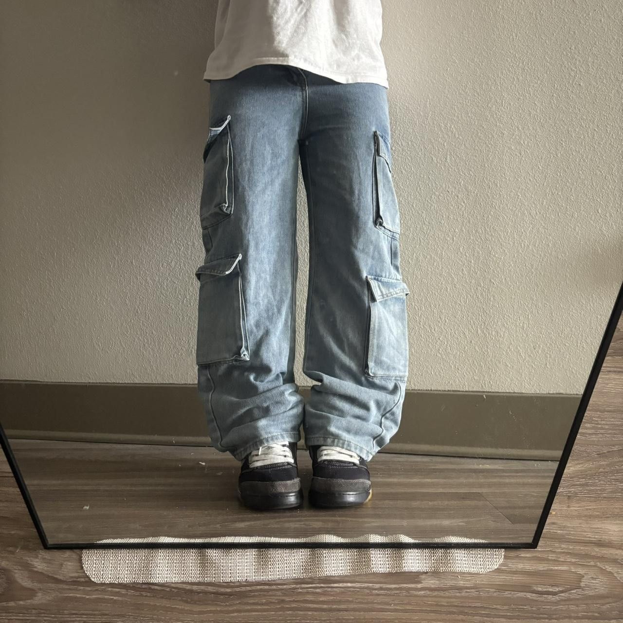 Vintage Crazy Vintage Y2K/2000s Light Wash Streetwear Cargo Denim Jeans! 27x28 Size US 27 - 1 Thumbnail