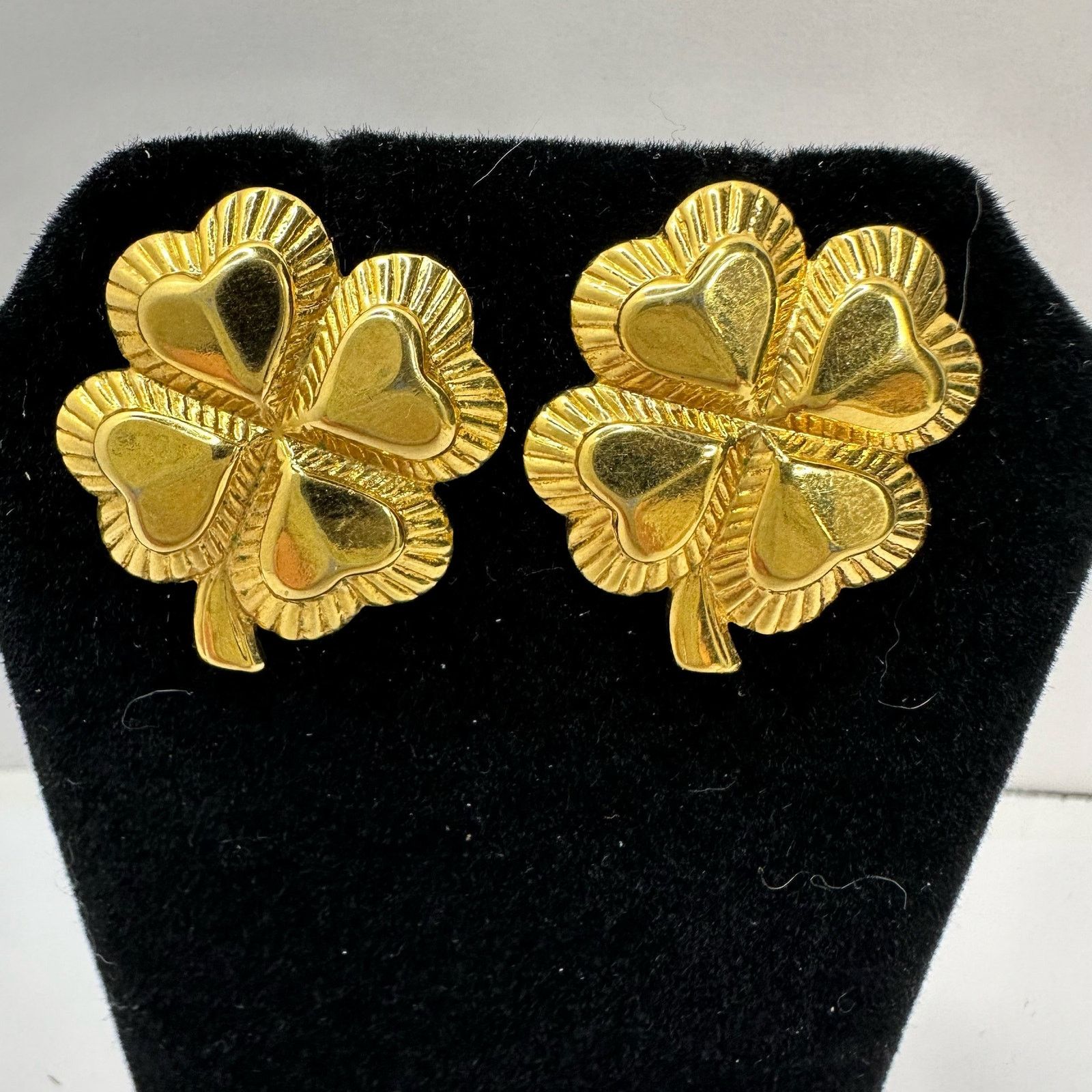 Vintage 4 Leaf Gold Tone Clovers🍀 Earrings St. Patrick's Irish Size ONE SIZE - 5 Thumbnail