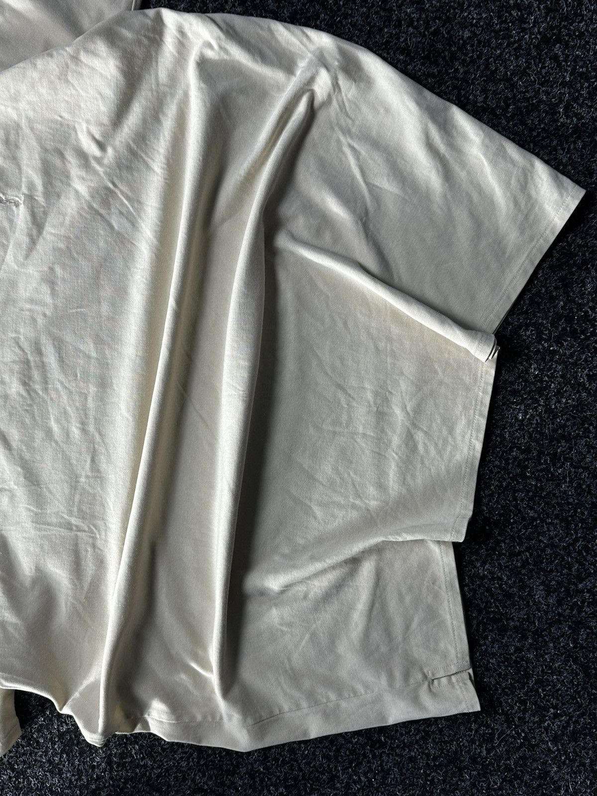 Yves Saint Laurent 🚨 VINTAGE YSL BEIGE TEE YVES SAINT LAURENT OLD MONEY LOGO Size US XXL / EU 58 / 5 - 8 Thumbnail