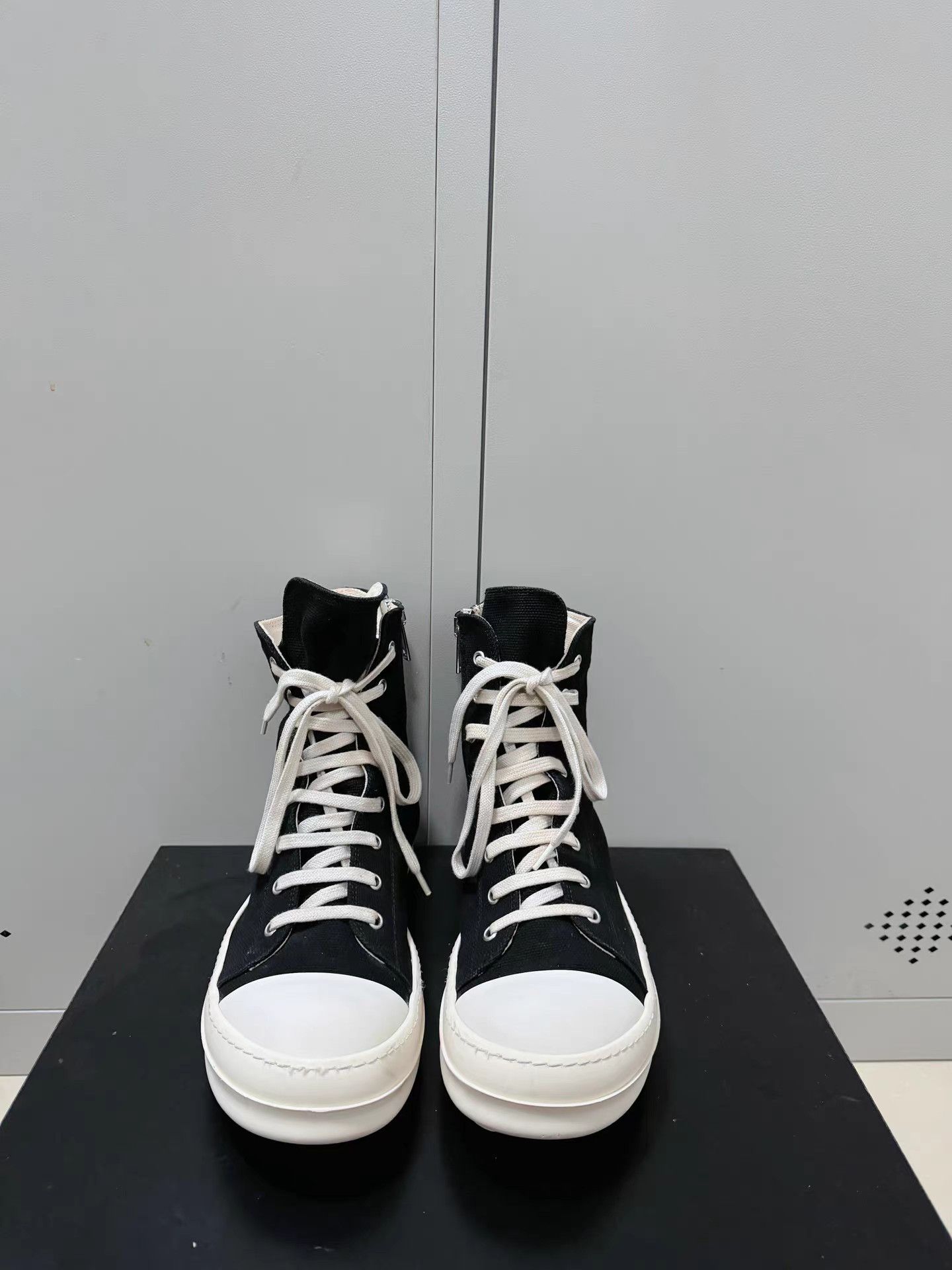 Rick Owens Rick Owens Drkshdw letter logo Converse high-top sneakers Size US 8 / EU 41 - 8 Thumbnail