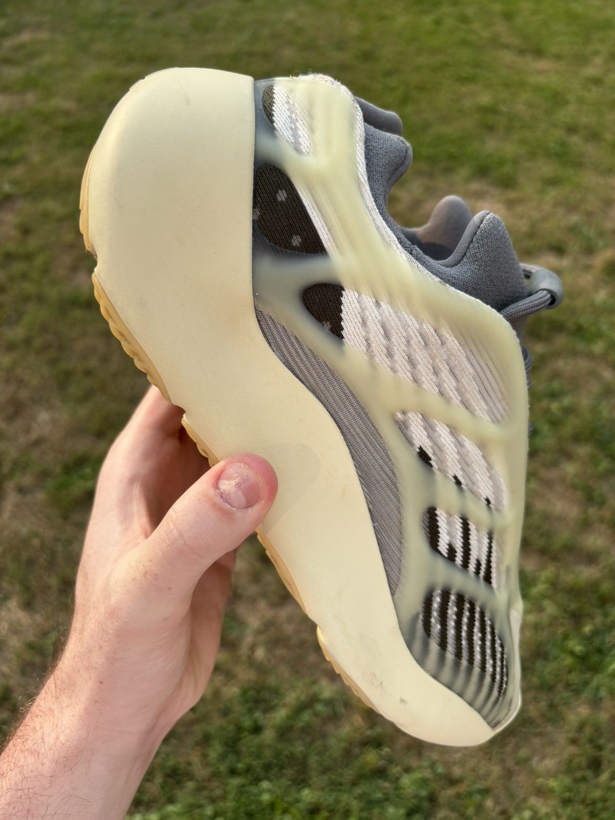 Adidas Adidas Yeezy 700 V3 Fade Salt 2022 Size 9.5 Size US 9.5 / EU 42-43 - 1 Thumbnail