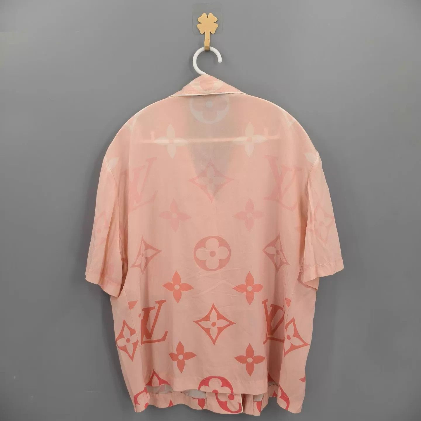 Louis Vuitton LV Monogram Silk Short-Sleeve Shirt 36 Size XS / US 0-2 / IT 36-38 - 2 Thumbnail