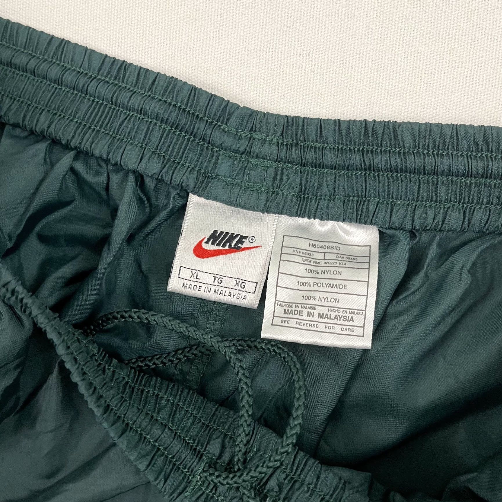 Nike VINTAGE Nike Windbreaker Track Pants Men XL Forest Green Tapered Ankle Zip Y2K 32" Inseam Pockets 90s Outdoor Classic Nike Air Pants Mens XL Green Size US 36 / EU 52 - 2 Thumbnail