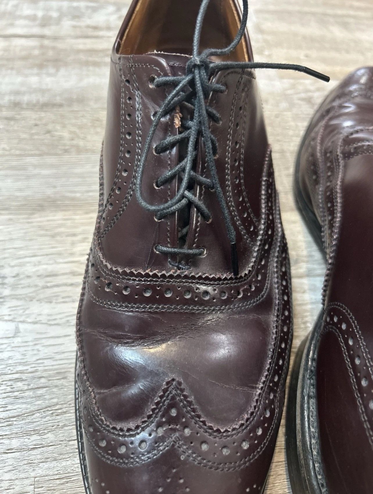 Allen Edmonds Allen Edmonds Lloyd Leather Wingtip Oxfords Burgundy Size 9 Size US 9 / EU 42 - 8 Thumbnail