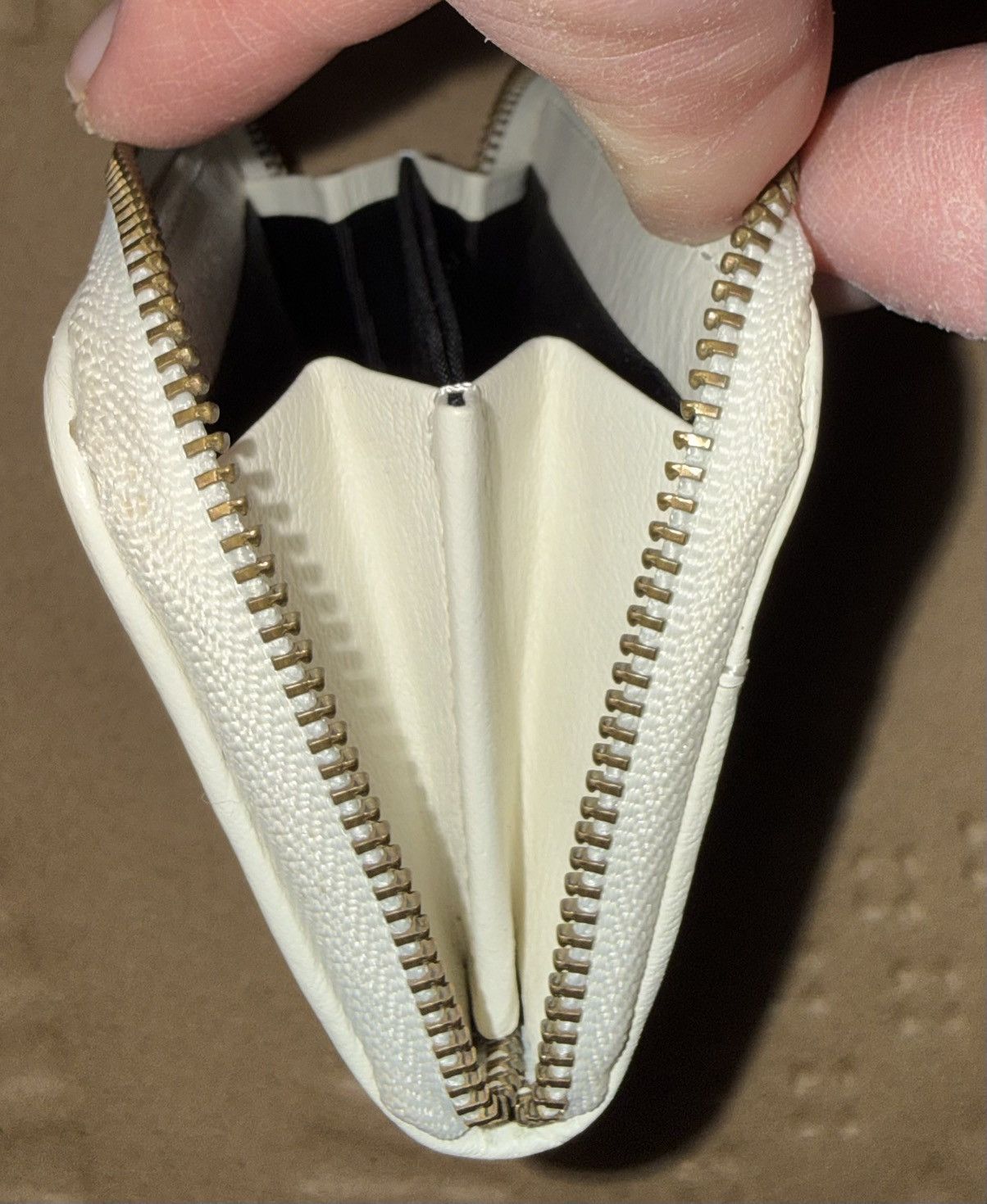 Burberry Vintage Burberry Leather & Enamel zippered card/coin wallet Size ONE SIZE - 9 Thumbnail