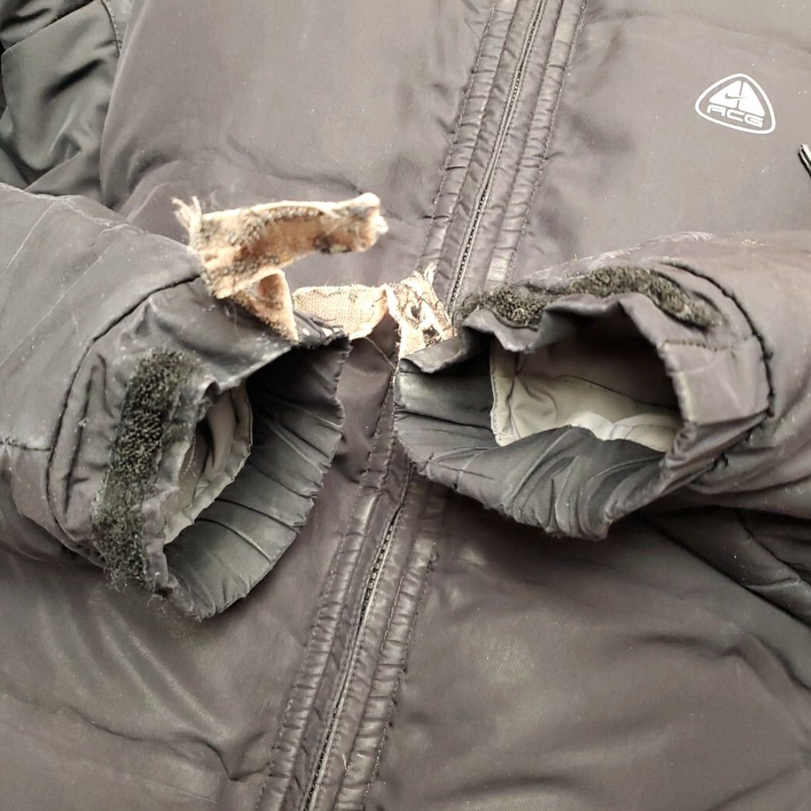 Nike VINTAGE Nike ACG Jacket Mens Small Black Goose Down Puffer Jacket All Conditions Size US S / EU 44-46 / 1 - 6 Thumbnail