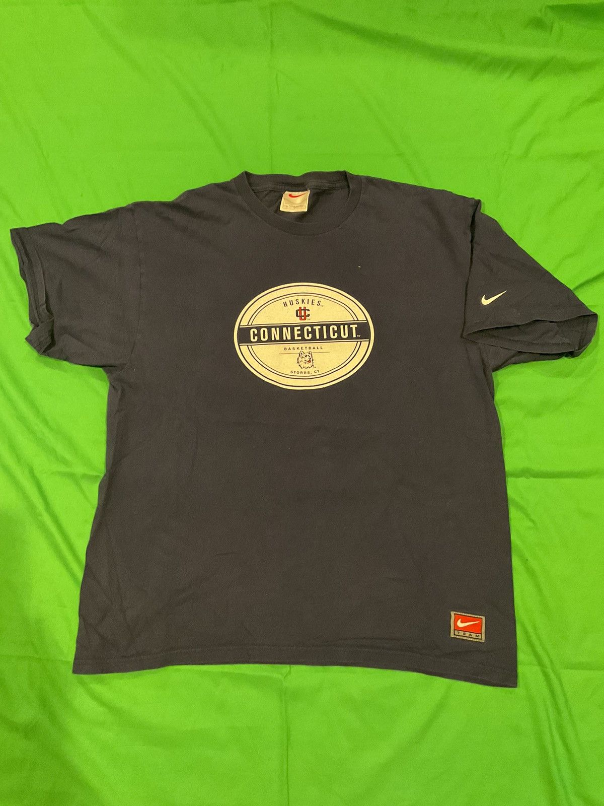 Nike × Vintage Nike UConn Connecticut black and white t-shirt Size US L / EU 52-54 / 3 - 1 Thumbnail