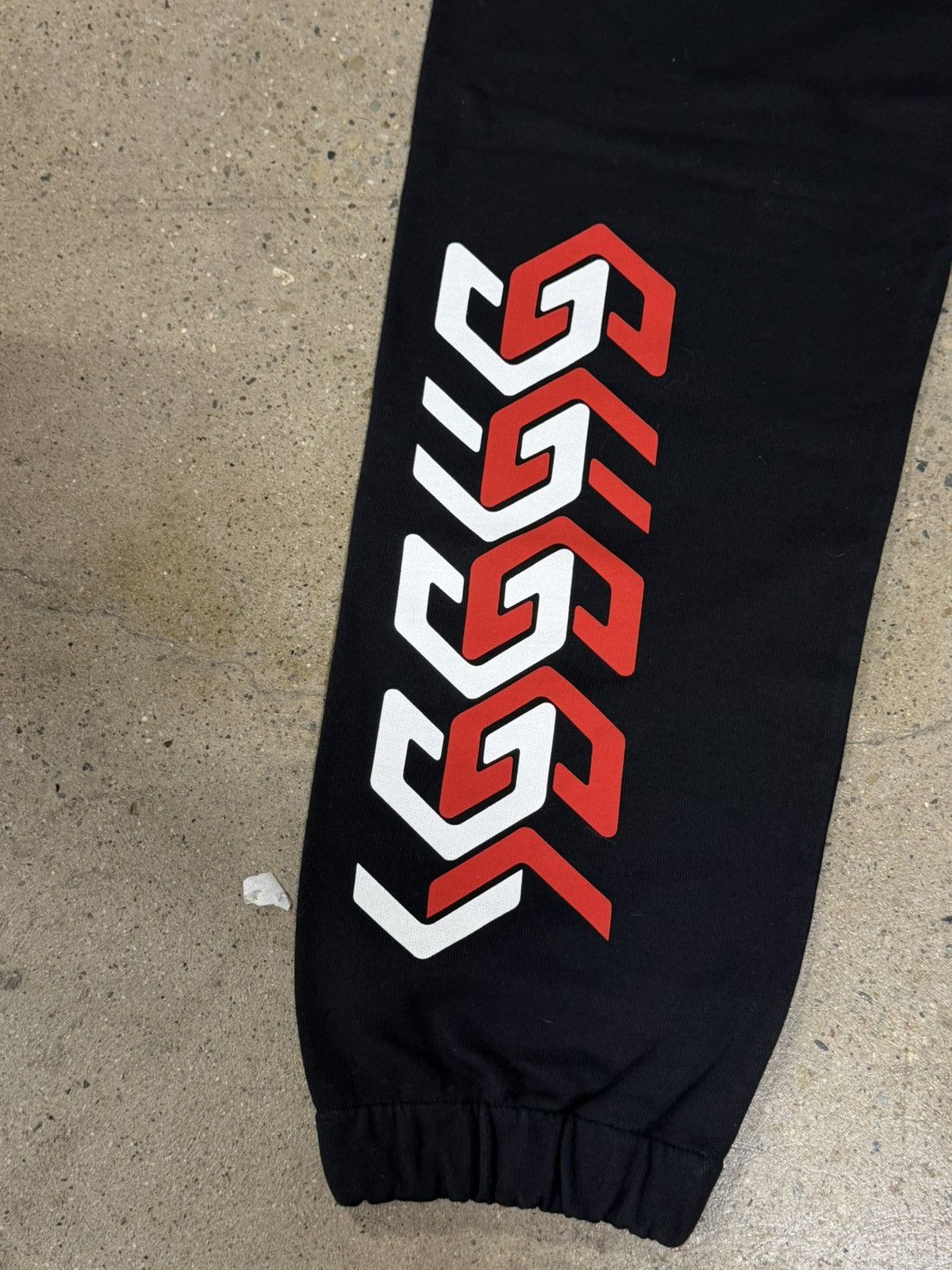 Gucci Gucci Chain Logo Sweatpants NEW 1300$ Size US 34 / EU 50 - 2 Thumbnail
