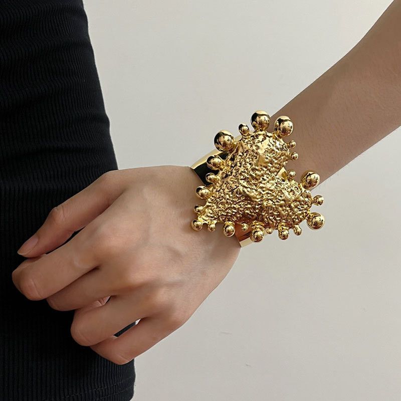 Jewelry Irregular Metal Heart Bracelets Size ONE SIZE - 1 Thumbnail